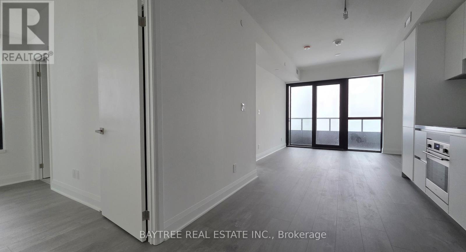 1510 - 2 Erskine Road, Mississauga, Ontario  L5B 0S1 - Photo 2 - W12651482