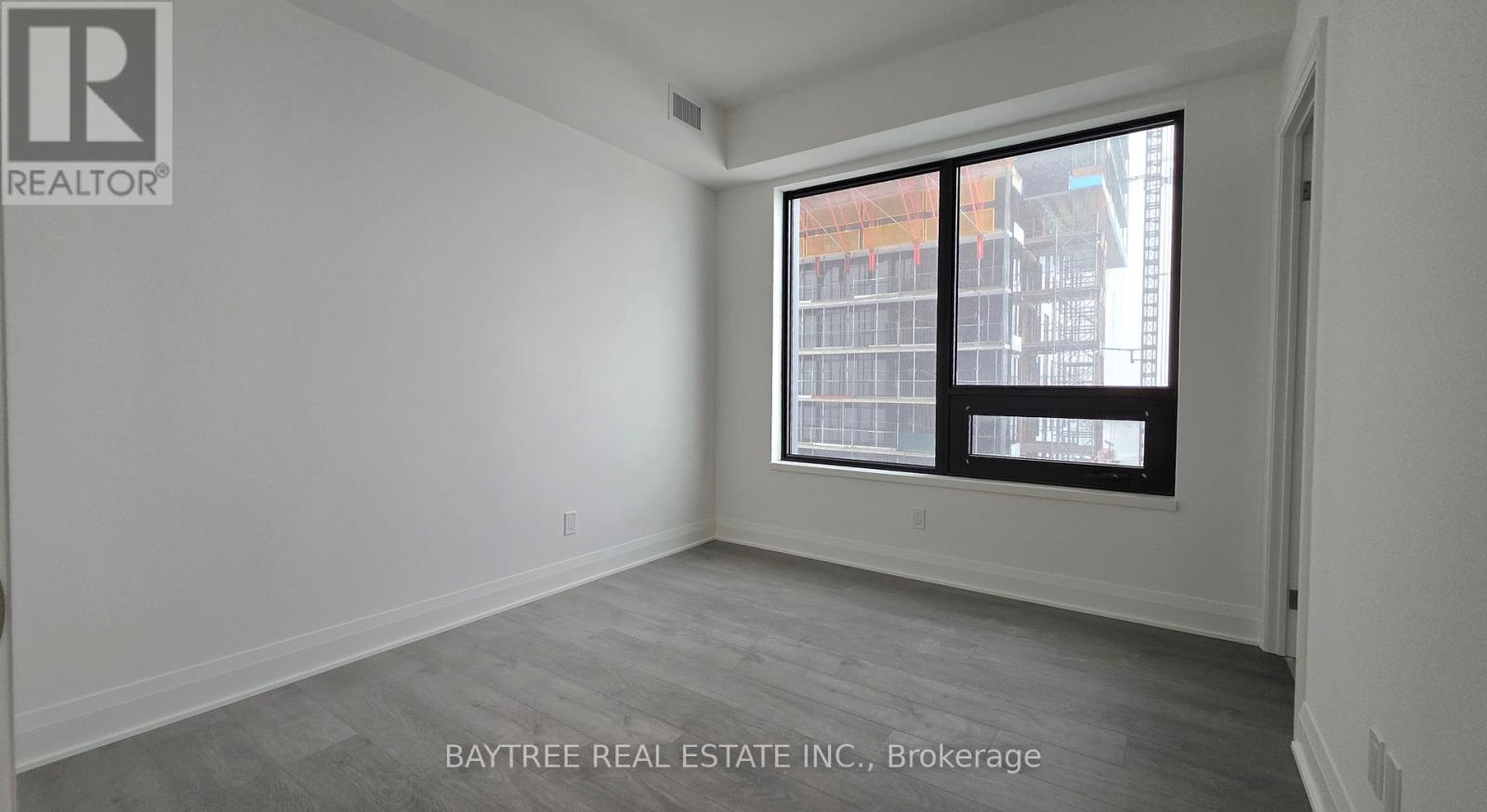 1510 - 2 Erskine Road, Mississauga, Ontario  L5B 0S1 - Photo 3 - W12651482