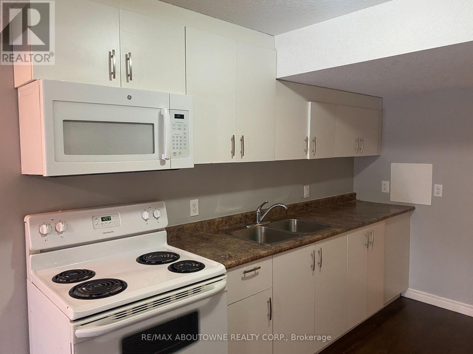 Bsmt - 3 Drohan Drive, Guelph (Clairfields/hanlon Business Park), Ontario  N1G 5H6 - Photo 9 - X12651426