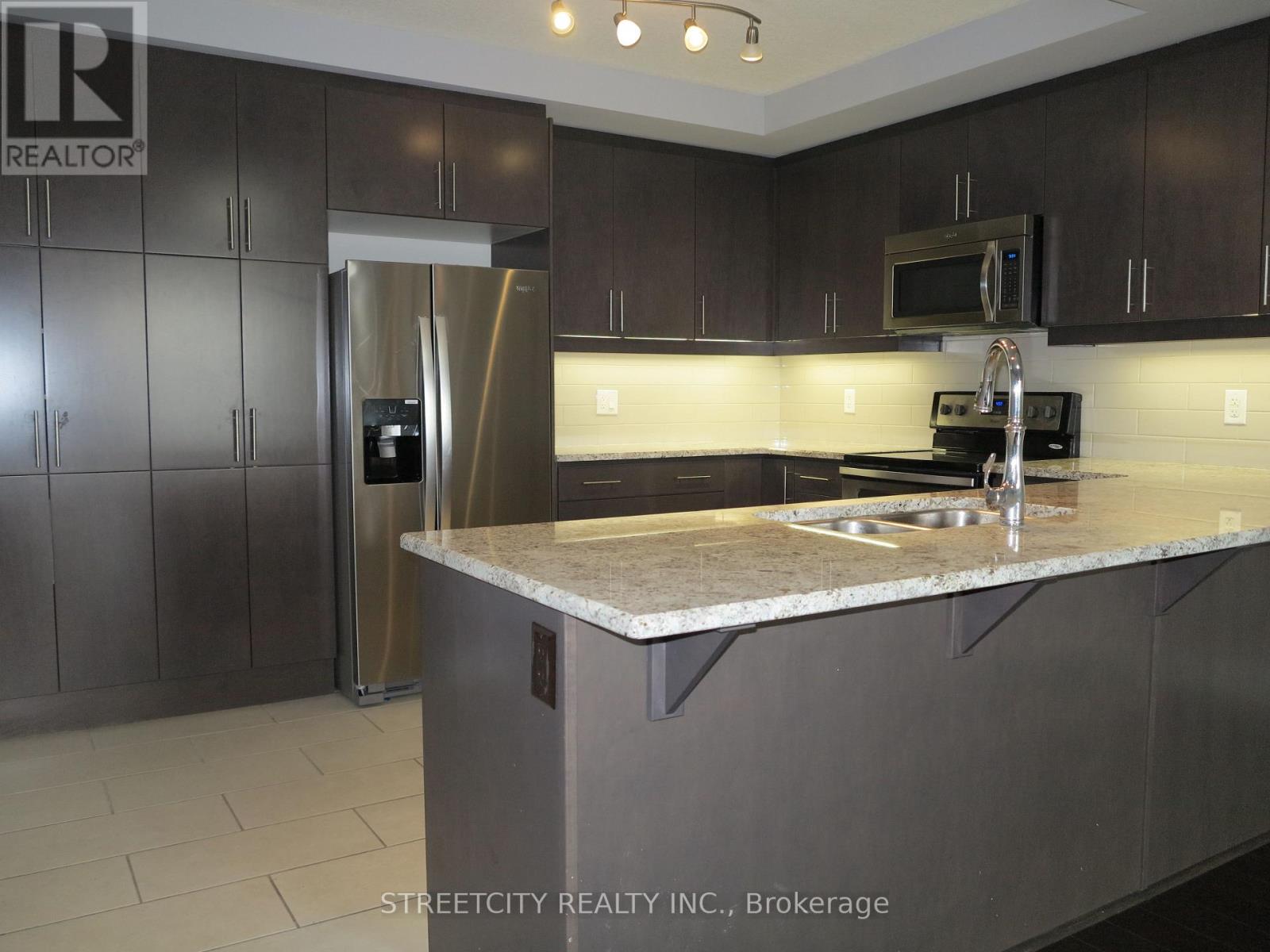 807 - 240 Villagewalk Boulevard, London North, Ontario  N6G 0P6 - Photo 10 - X12651510