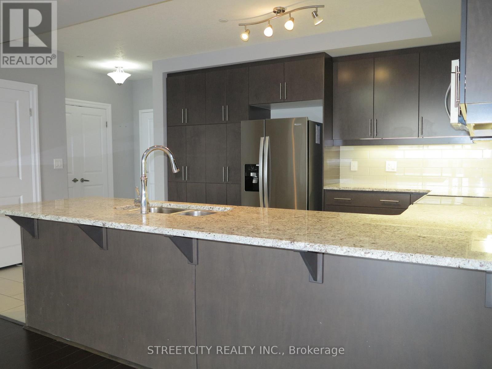 807 - 240 Villagewalk Boulevard, London North, Ontario  N6G 0P6 - Photo 11 - X12651510