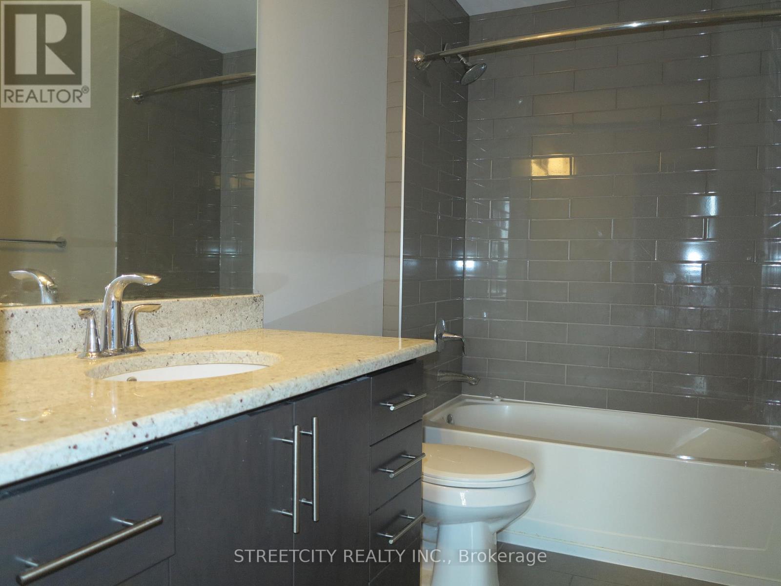 807 - 240 Villagewalk Boulevard, London North, Ontario  N6G 0P6 - Photo 16 - X12651510