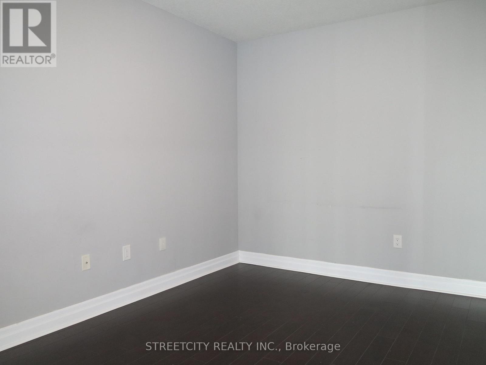 807 - 240 Villagewalk Boulevard, London North, Ontario  N6G 0P6 - Photo 17 - X12651510