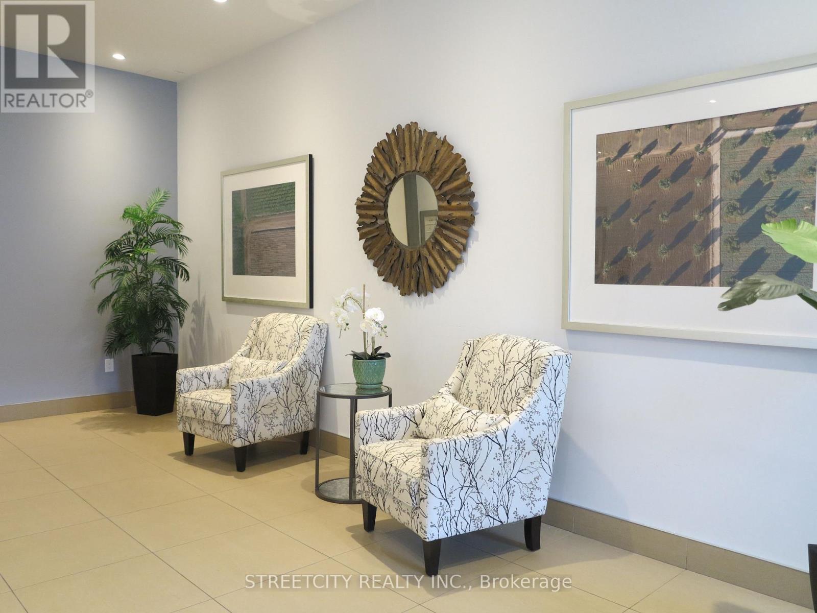 807 - 240 Villagewalk Boulevard, London North, Ontario  N6G 0P6 - Photo 2 - X12651510