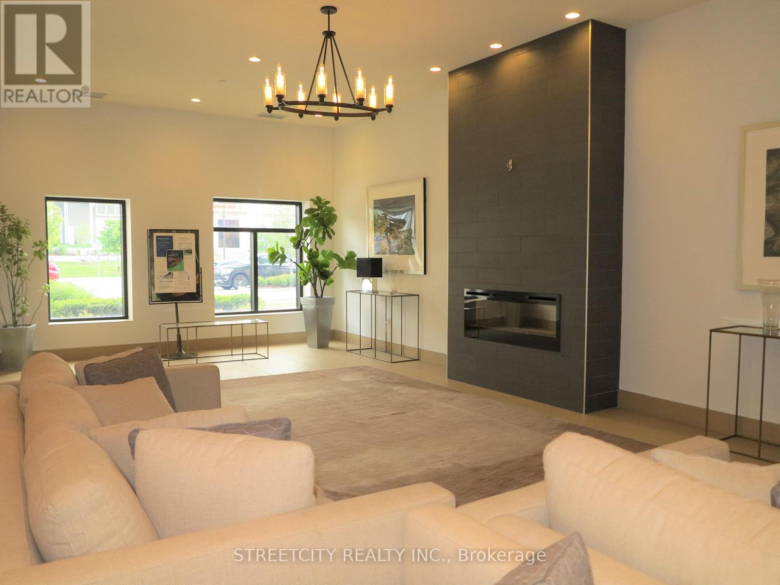 807 - 240 Villagewalk Boulevard, London North, Ontario  N6G 0P6 - Photo 4 - X12651510