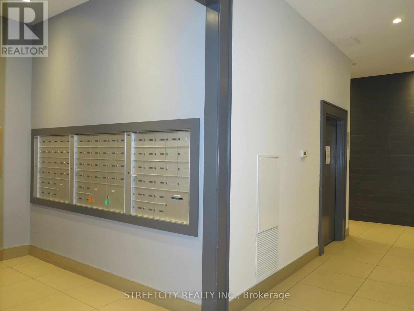 807 - 240 Villagewalk Boulevard, London North, Ontario  N6G 0P6 - Photo 5 - X12651510