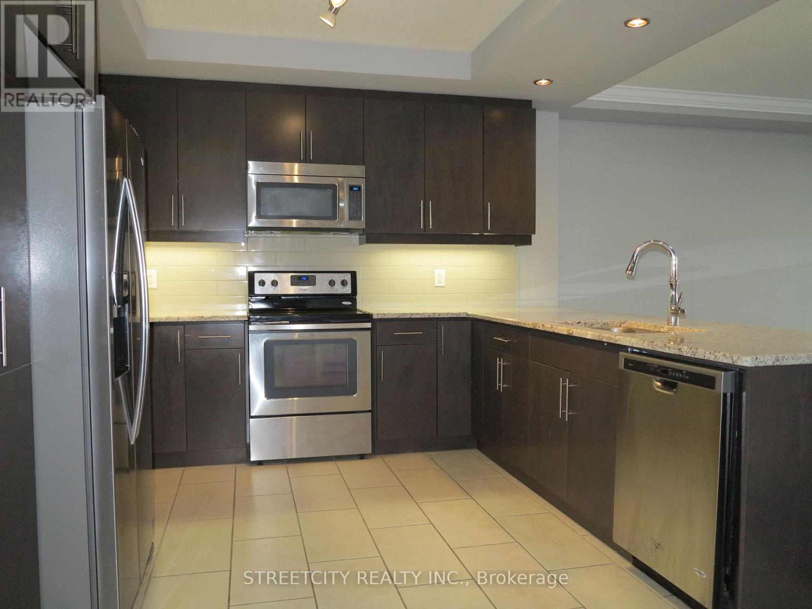 807 - 240 Villagewalk Boulevard, London North, Ontario  N6G 0P6 - Photo 9 - X12651510