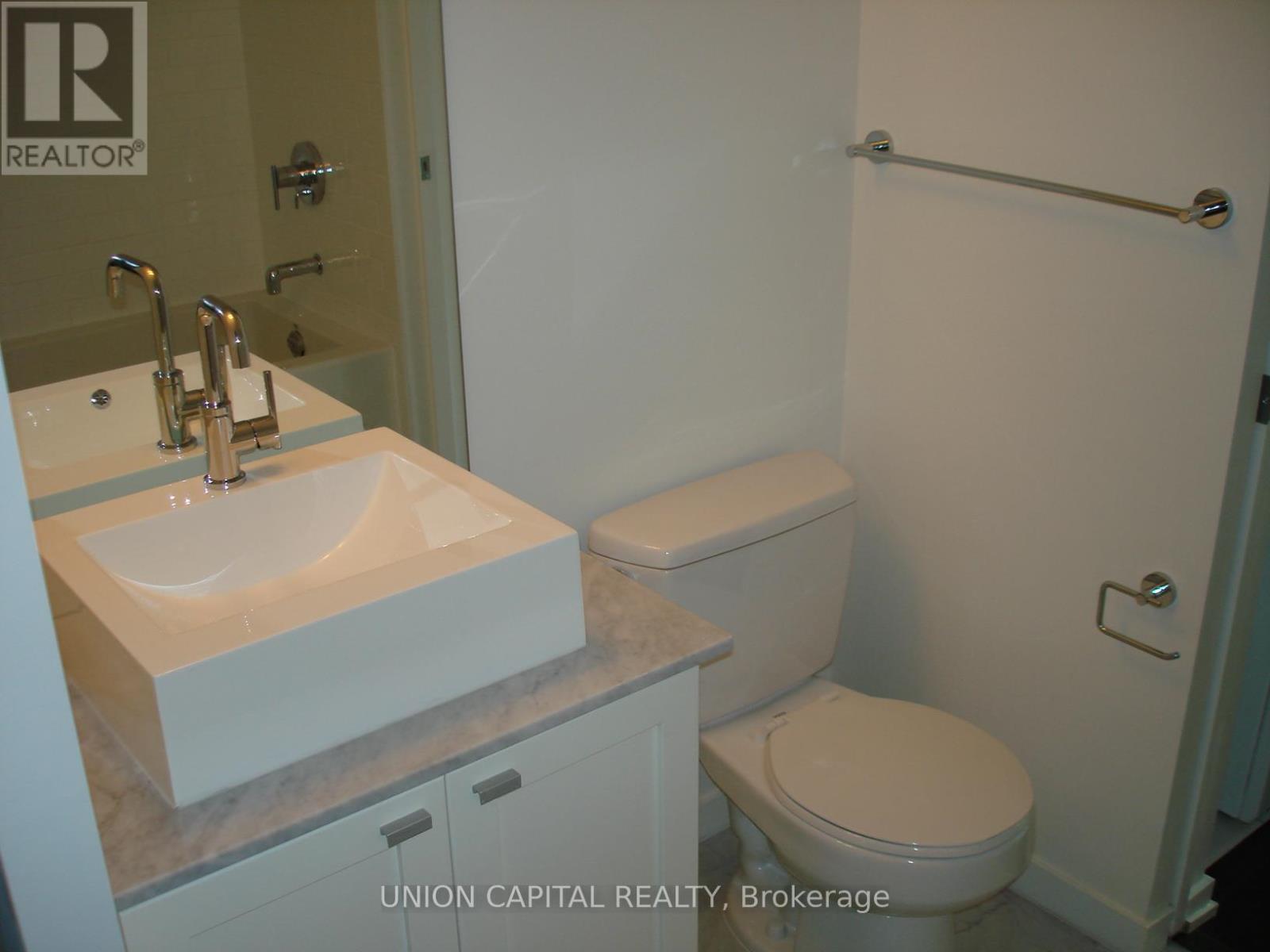 317 - 103 The Queensway Avenue, Toronto, Ontario  M6S 5B3 - Photo 14 - W12589458