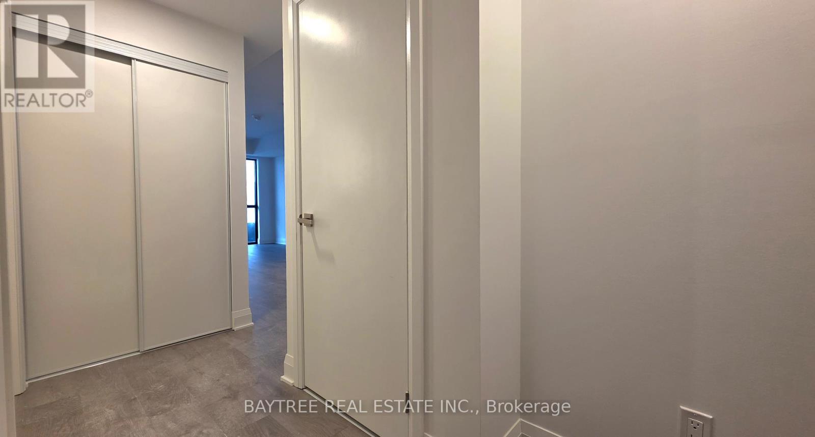 1205 - 2 Erskine Road, Mississauga, Ontario  L5B 0S1 - Photo 2 - W12651488