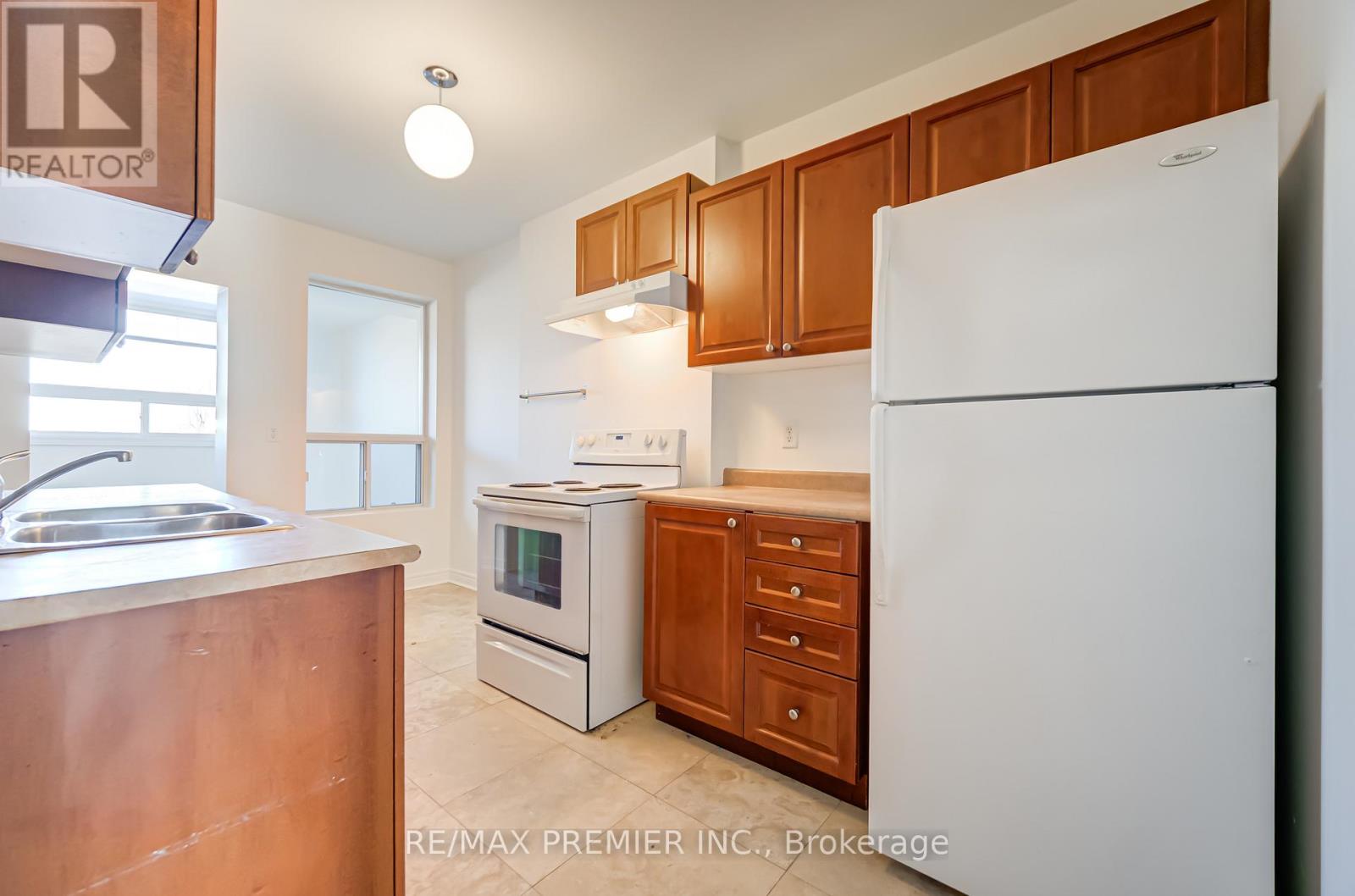 3 - 1238 St Clair Avenue W, Toronto, Ontario  M6E 1B7 - Photo 11 - W12651502