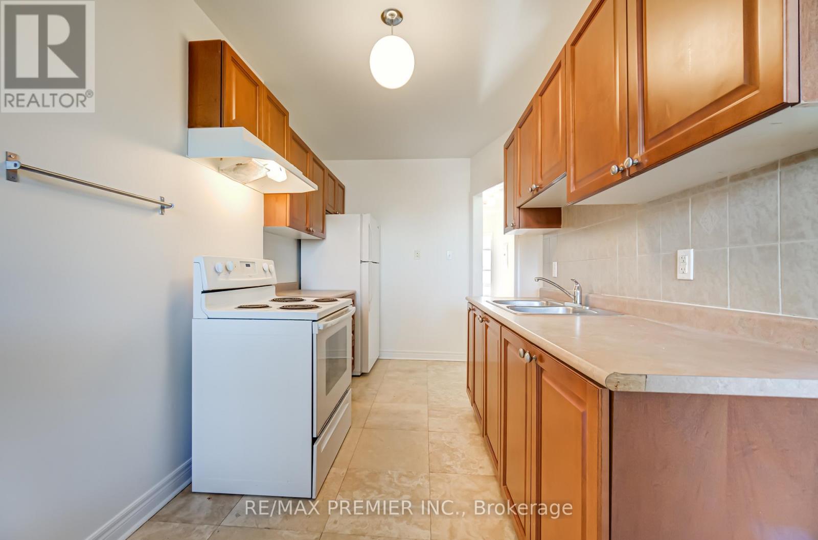 3 - 1238 St Clair Avenue W, Toronto, Ontario  M6E 1B7 - Photo 14 - W12651502