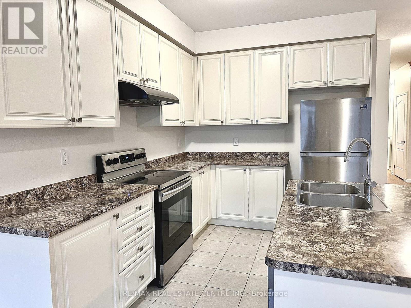 30 Sumac Drive, Haldimand, Ontario  N3W 0C2 - Photo 11 - X12651508