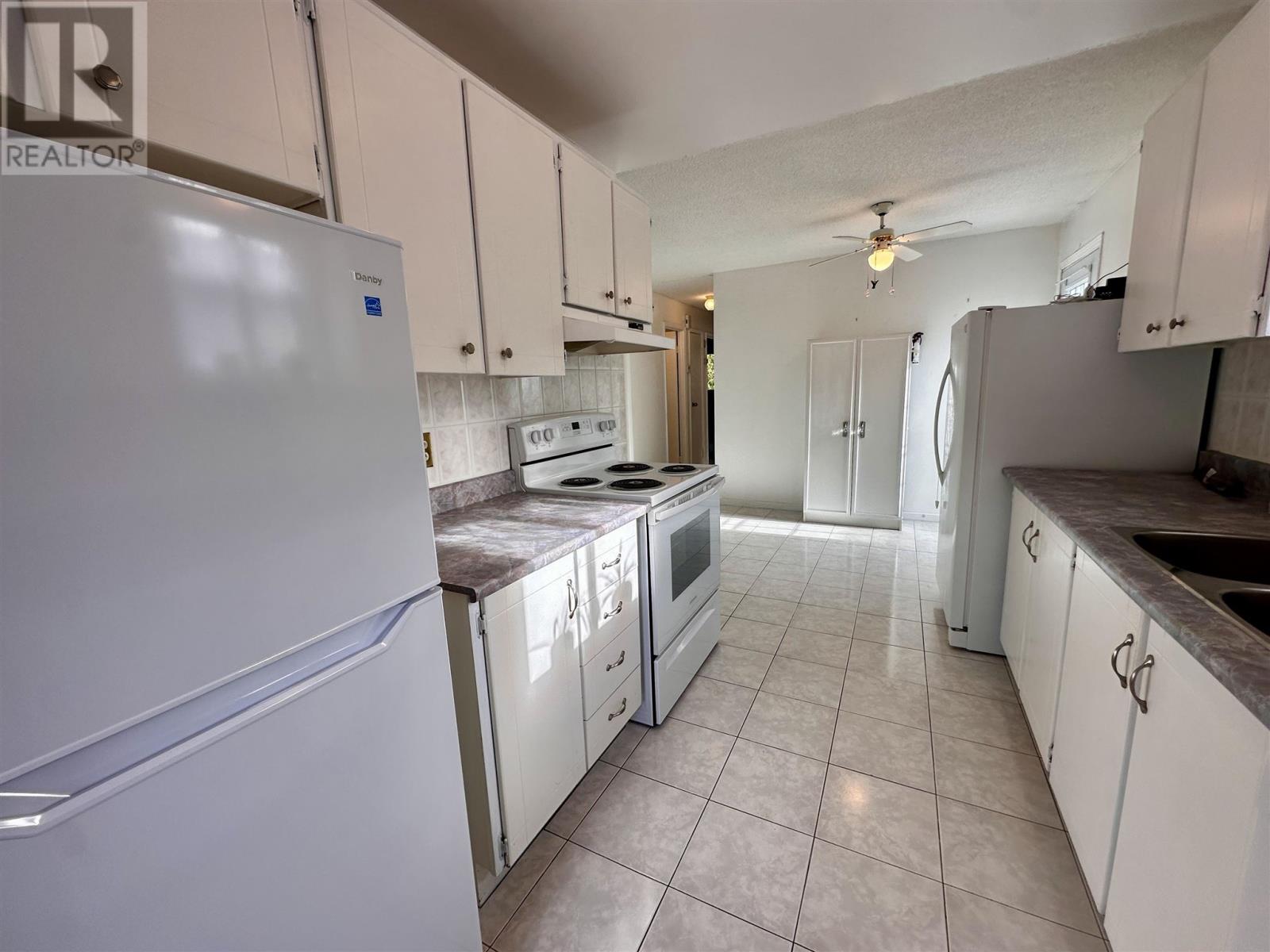 57 Hergott Ave, Elliot Lake, Ontario  P5A 3B1 - Photo 2 - SM252118