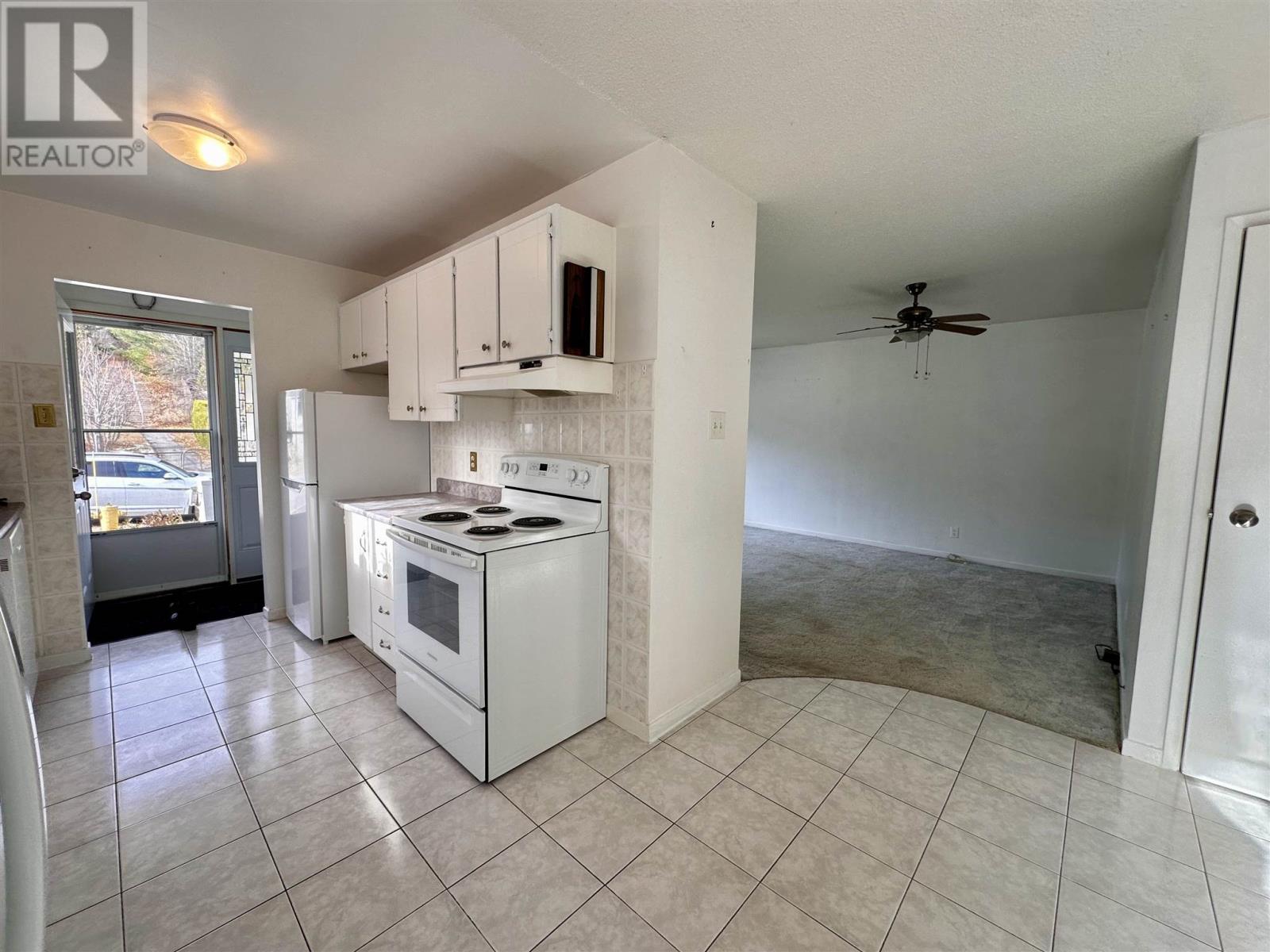 57 Hergott Ave, Elliot Lake, Ontario  P5A 3B1 - Photo 4 - SM252118