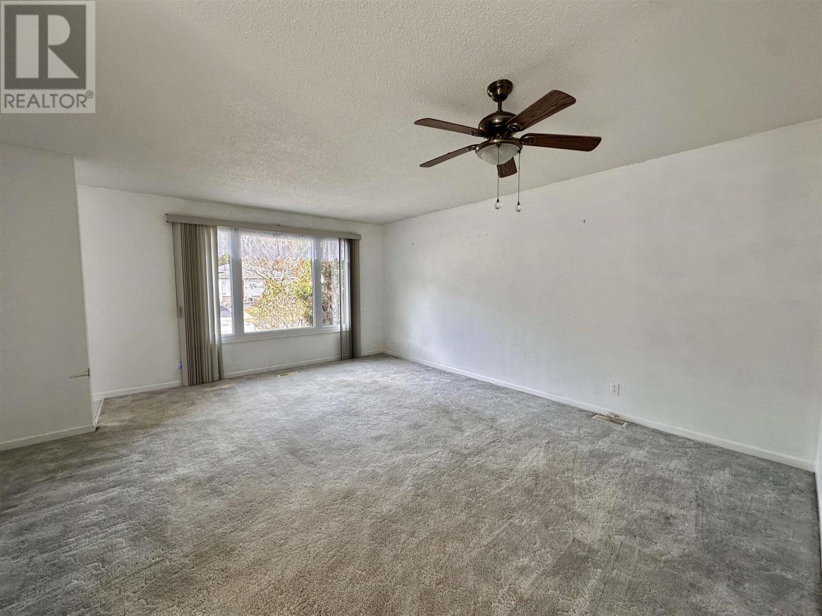 57 Hergott Ave, Elliot Lake, Ontario  P5A 3B1 - Photo 7 - SM252118