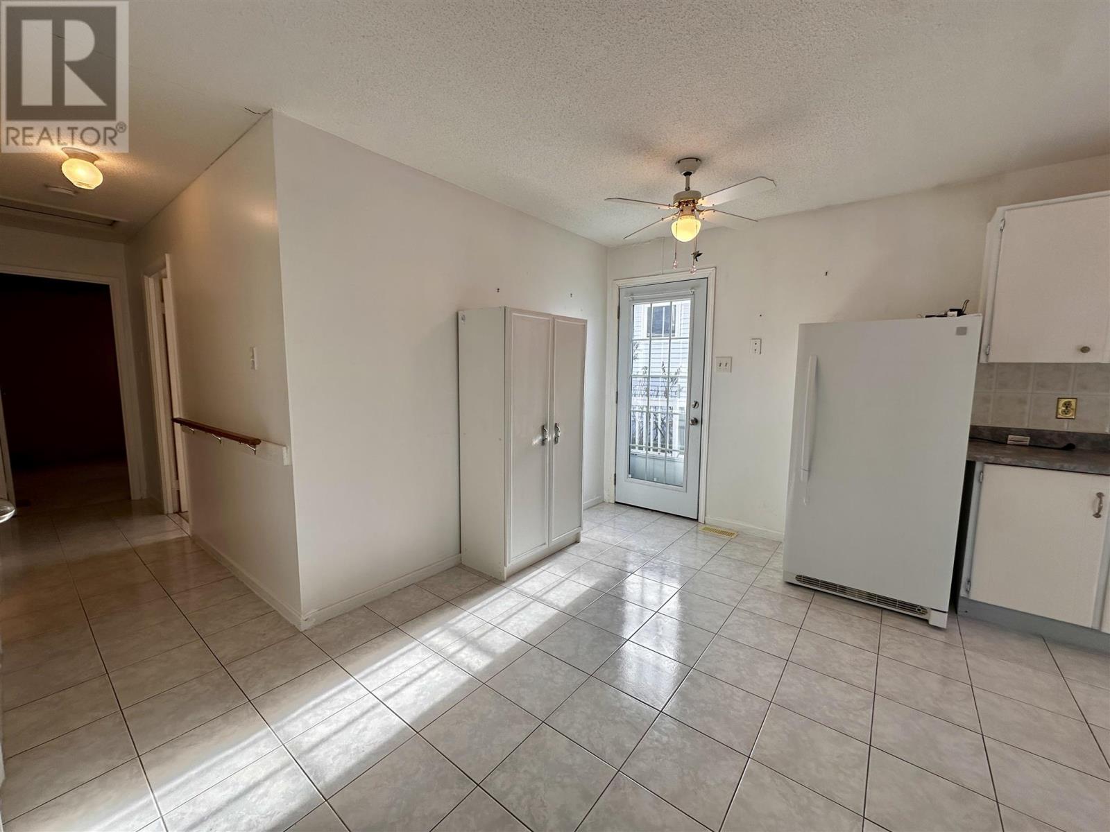 57 Hergott Ave, Elliot Lake, Ontario  P5A 3B1 - Photo 5 - SM252118