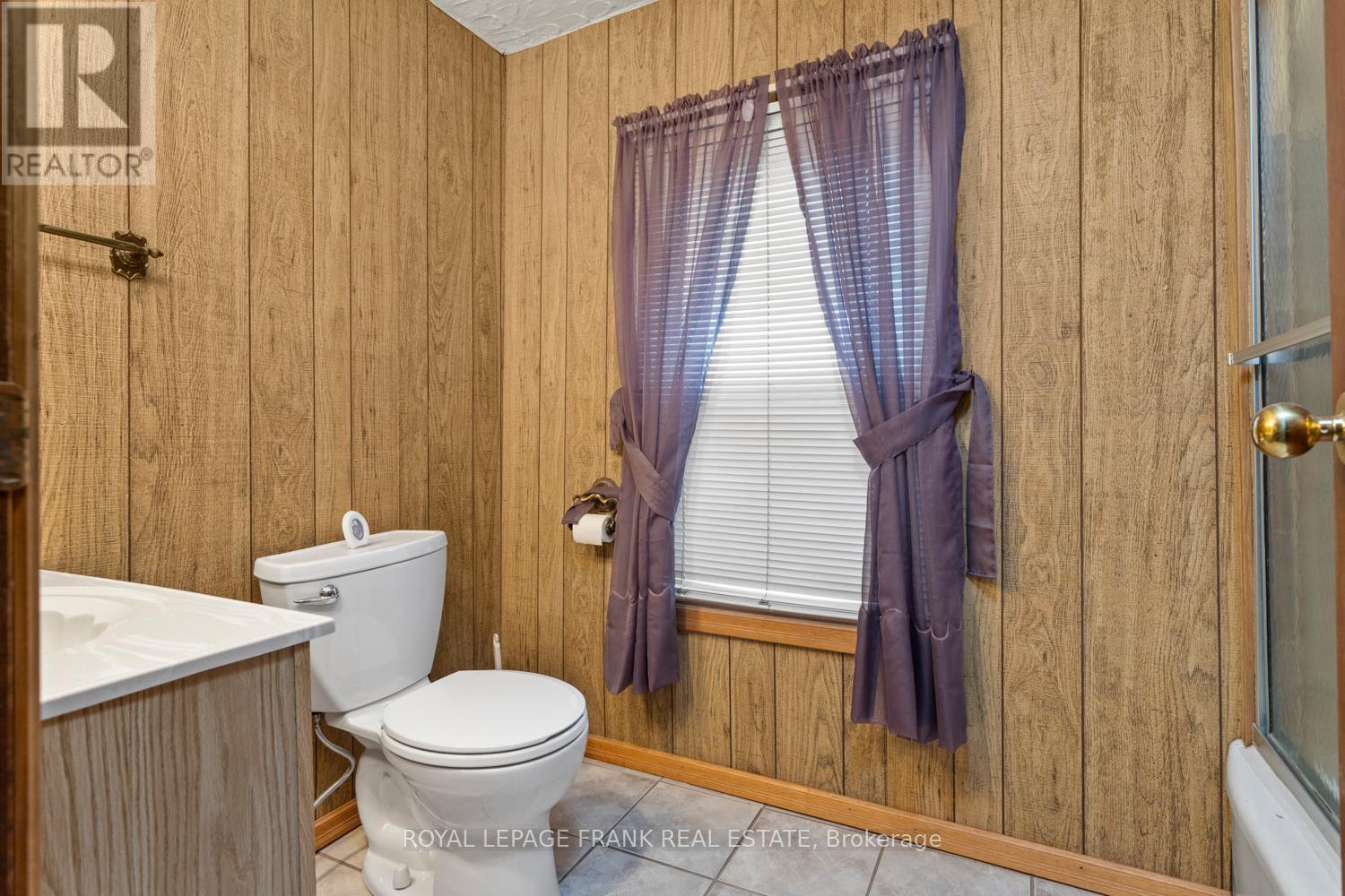 215 Celina Street, Oshawa, Ontario  L1H 4N7 - Photo 11 - E12651558