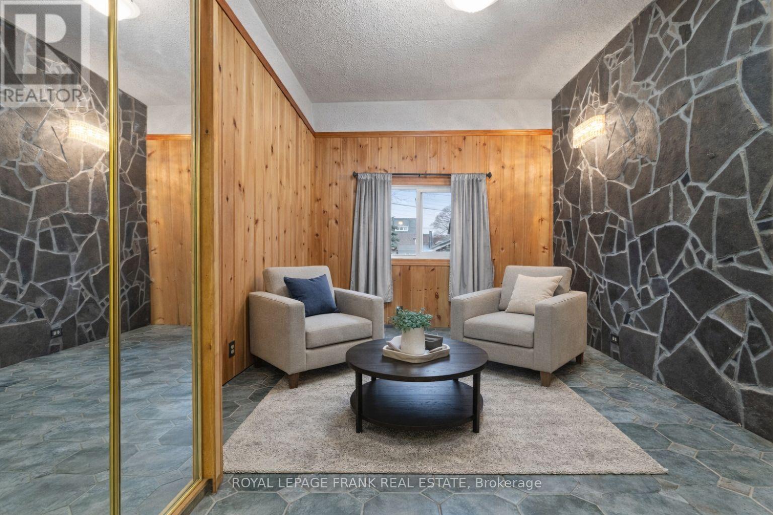 215 Celina Street, Oshawa, Ontario  L1H 4N7 - Photo 6 - E12651558