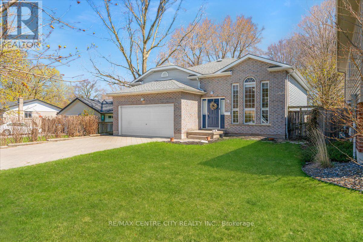 19 Dell Drive, Strathroy-Caradoc, Ontario  N7G 1C6 - Photo 1 - X12651554