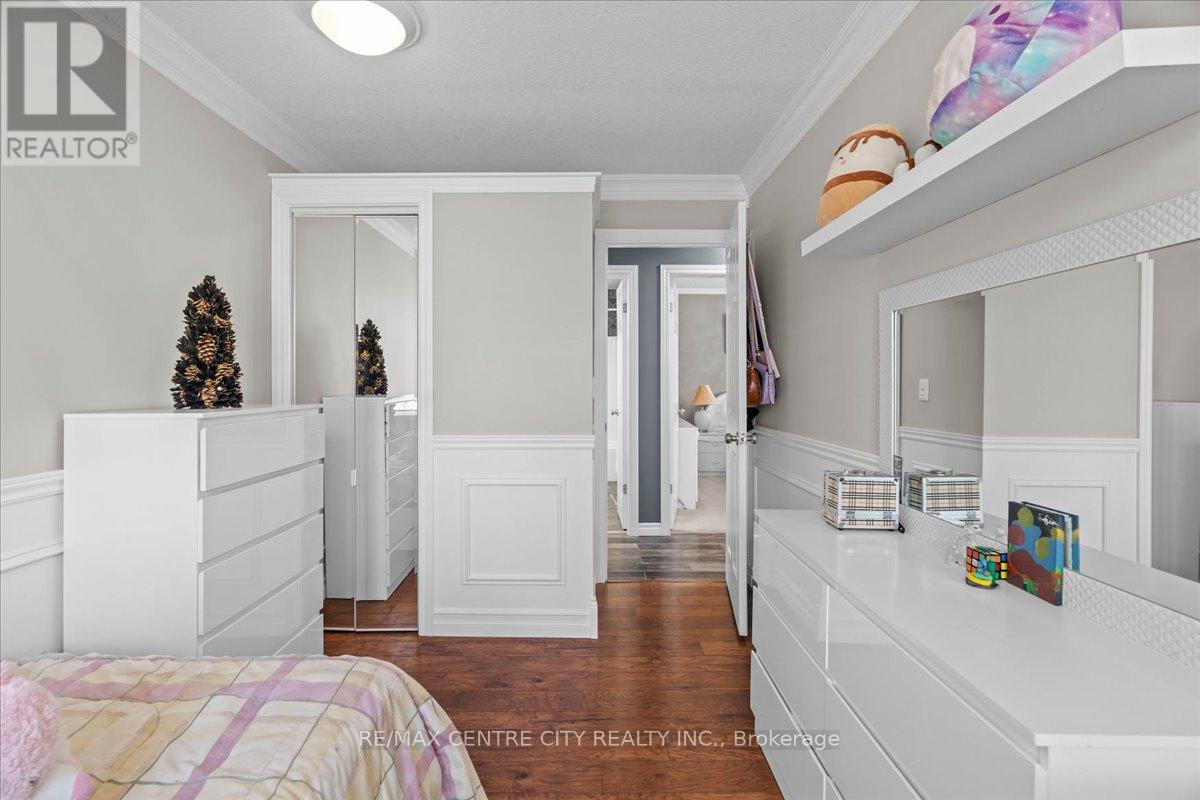 19 Dell Drive, Strathroy-Caradoc, Ontario  N7G 1C6 - Photo 12 - X12651554