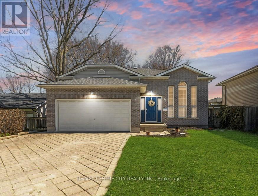 19 Dell Drive, Strathroy-Caradoc, Ontario  N7G 1C6 - Photo 1 - X12651596