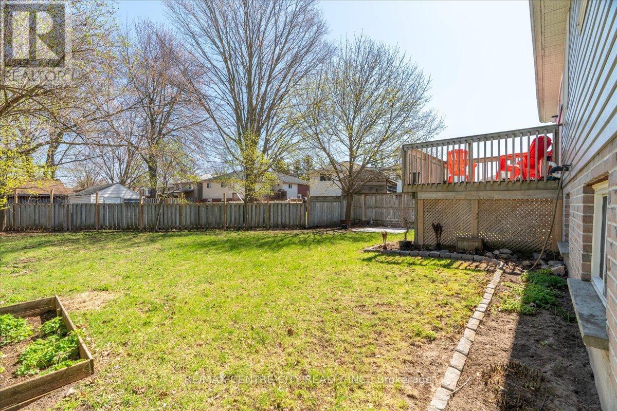 19 Dell Drive, Strathroy-Caradoc, Ontario  N7G 1C6 - Photo 25 - X12651596