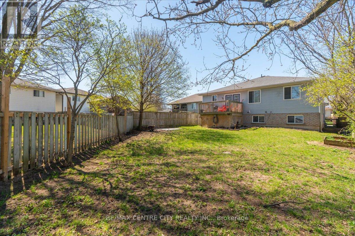 19 Dell Drive, Strathroy-Caradoc, Ontario  N7G 1C6 - Photo 26 - X12651596