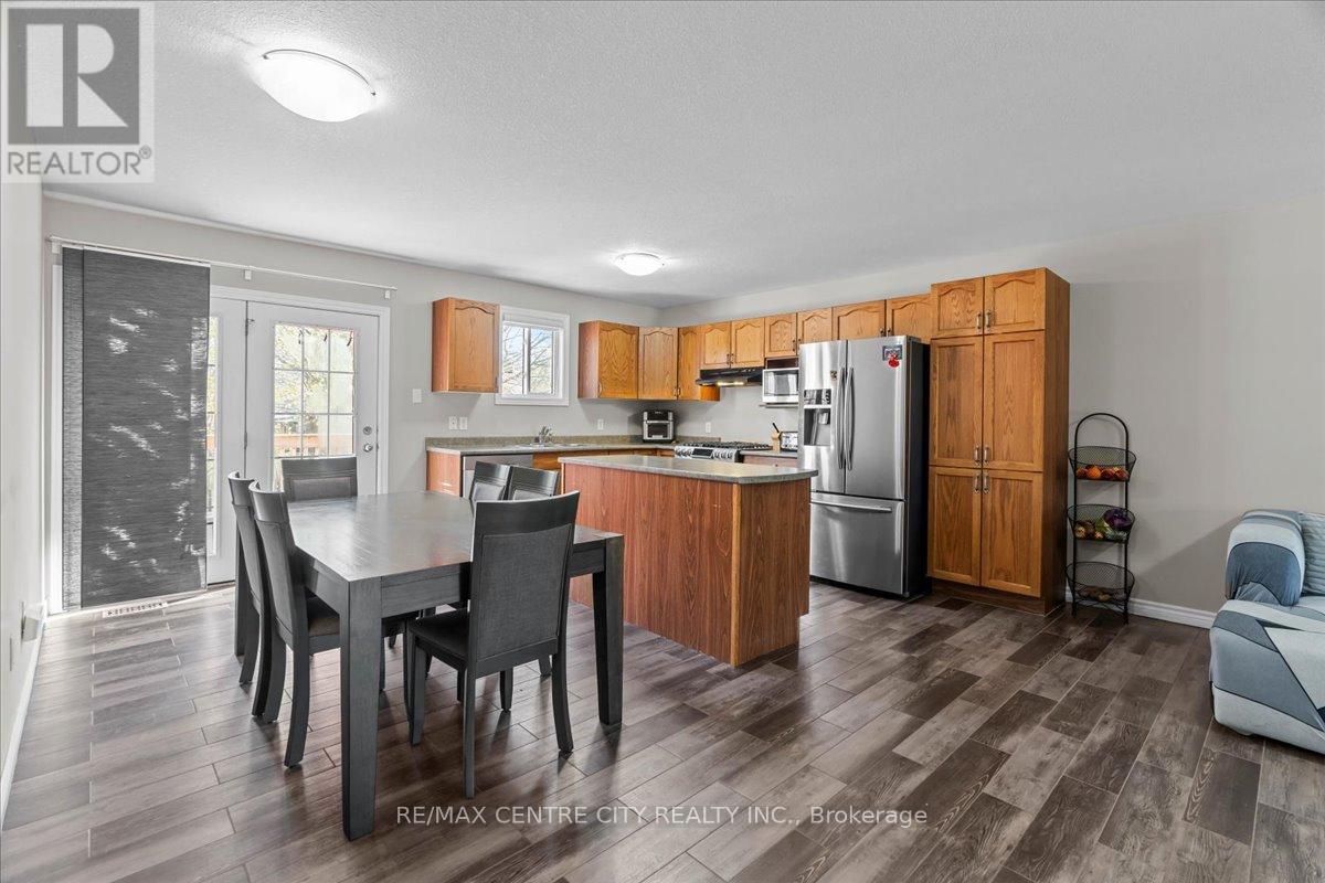 19 Dell Drive, Strathroy-Caradoc, Ontario  N7G 1C6 - Photo 7 - X12651596