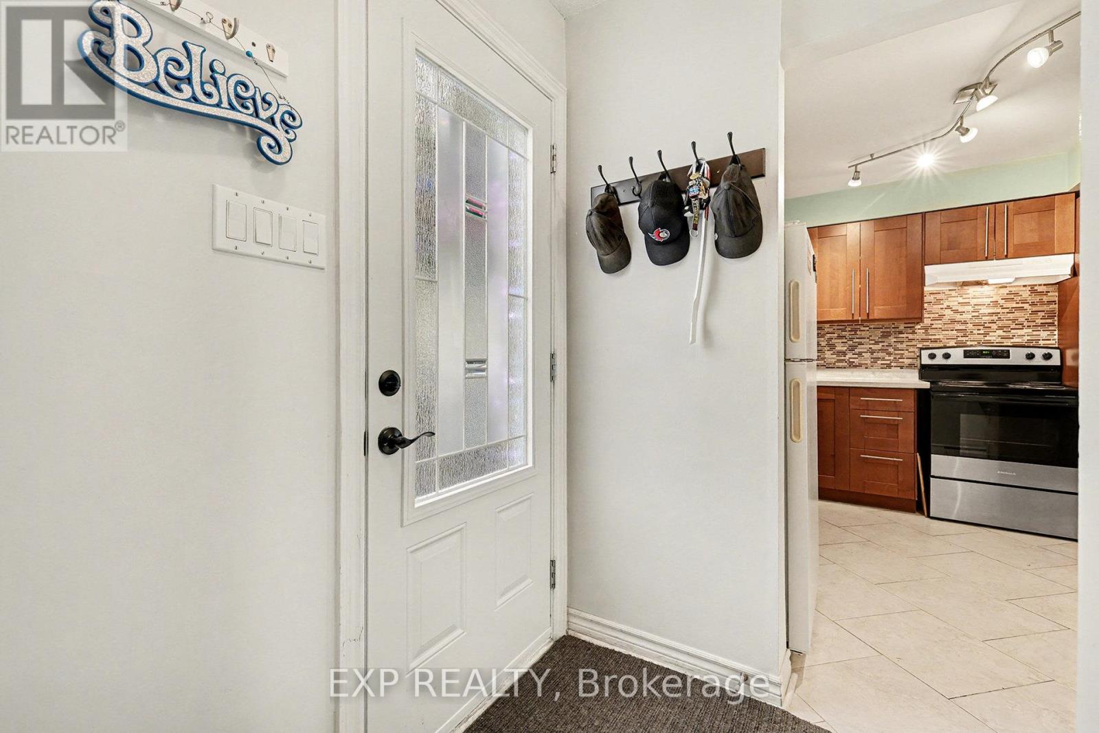 20 Lovell Lane, Ottawa, Ontario  K2H 9B6 - Photo 6 - X12651630