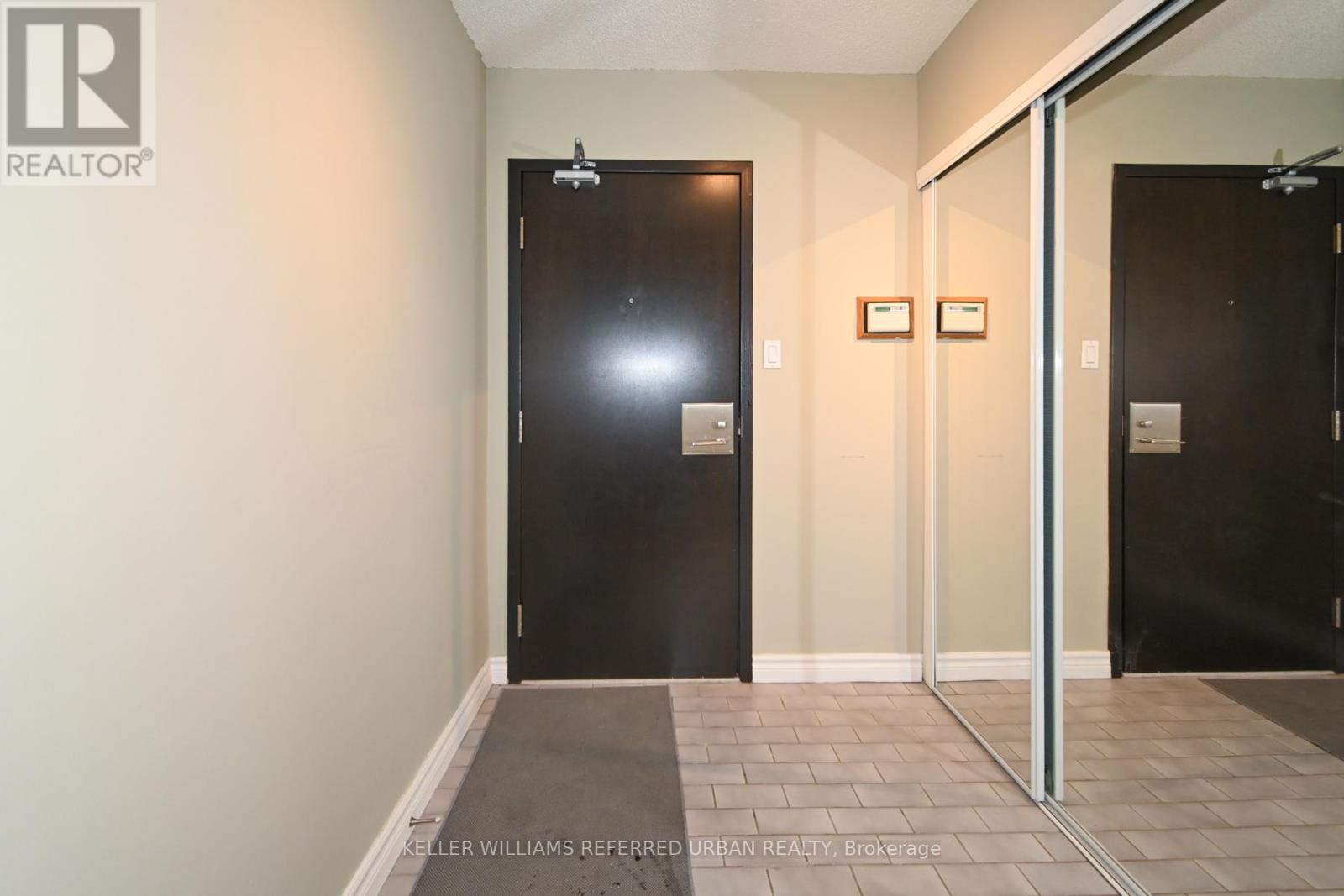 1922 - 25 The Esplanade, Toronto, Ontario  M5E 1W5 - Photo 2 - C12651592