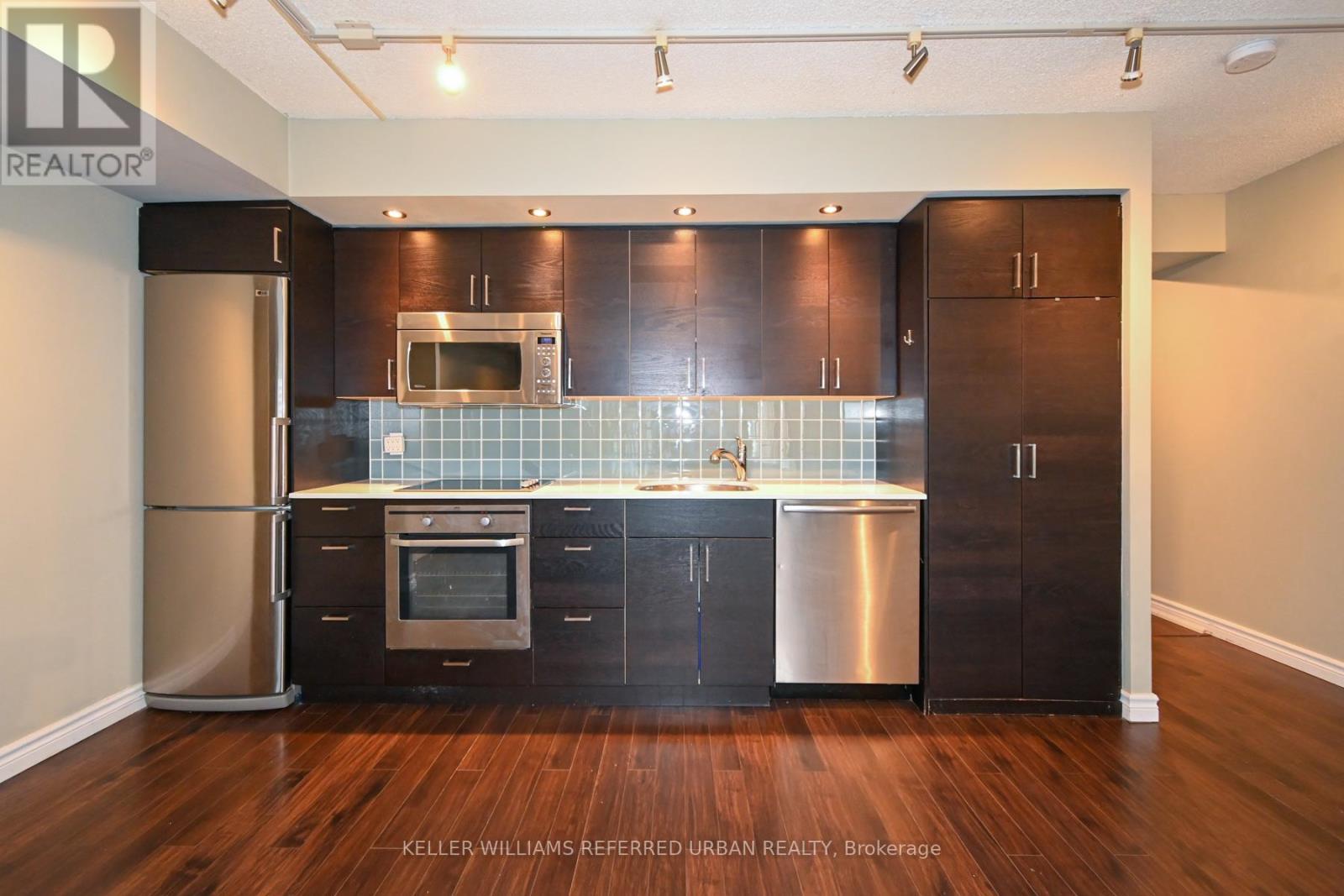 1922 - 25 The Esplanade, Toronto, Ontario  M5E 1W5 - Photo 6 - C12651592