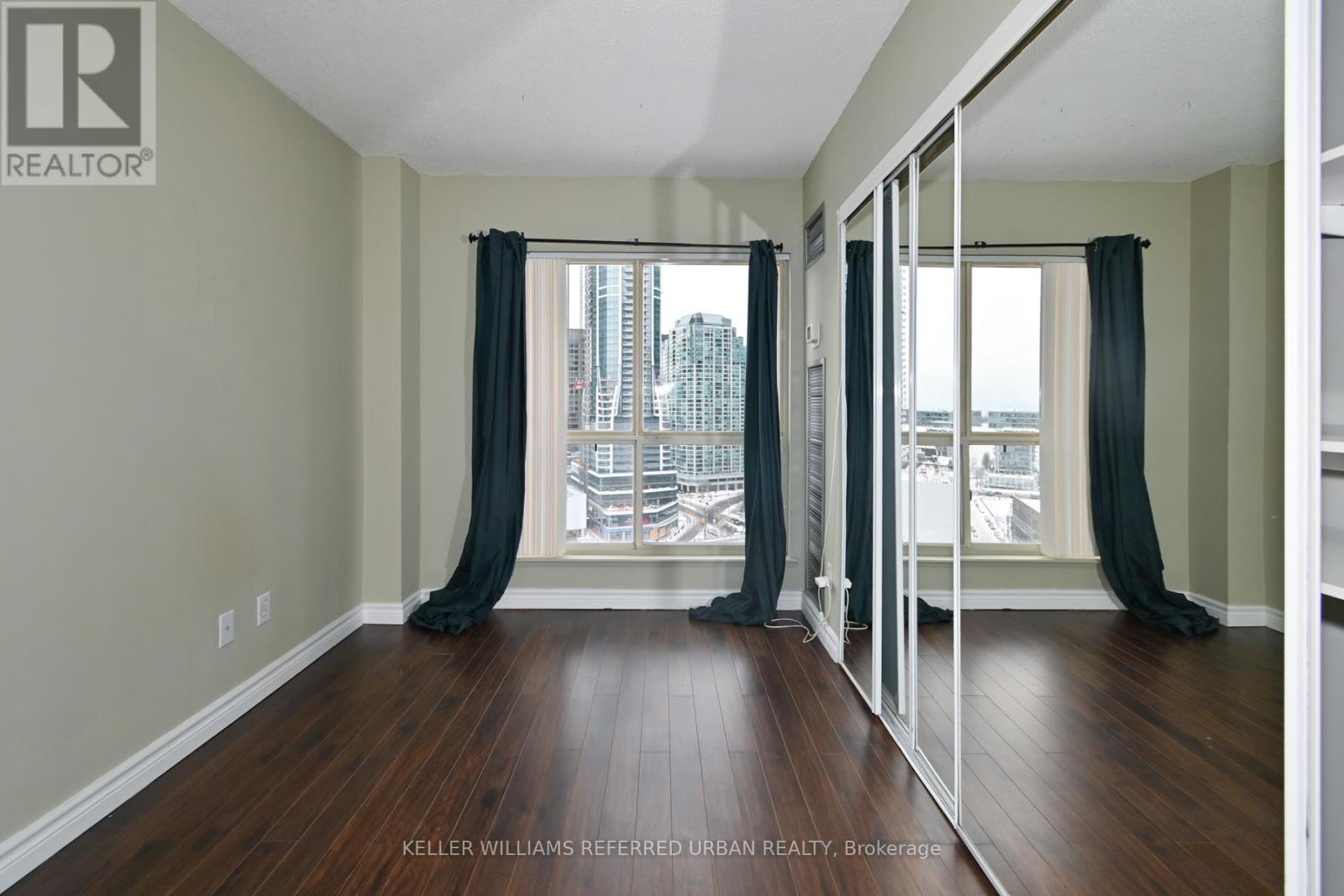 1922 - 25 The Esplanade, Toronto, Ontario  M5E 1W5 - Photo 9 - C12651592