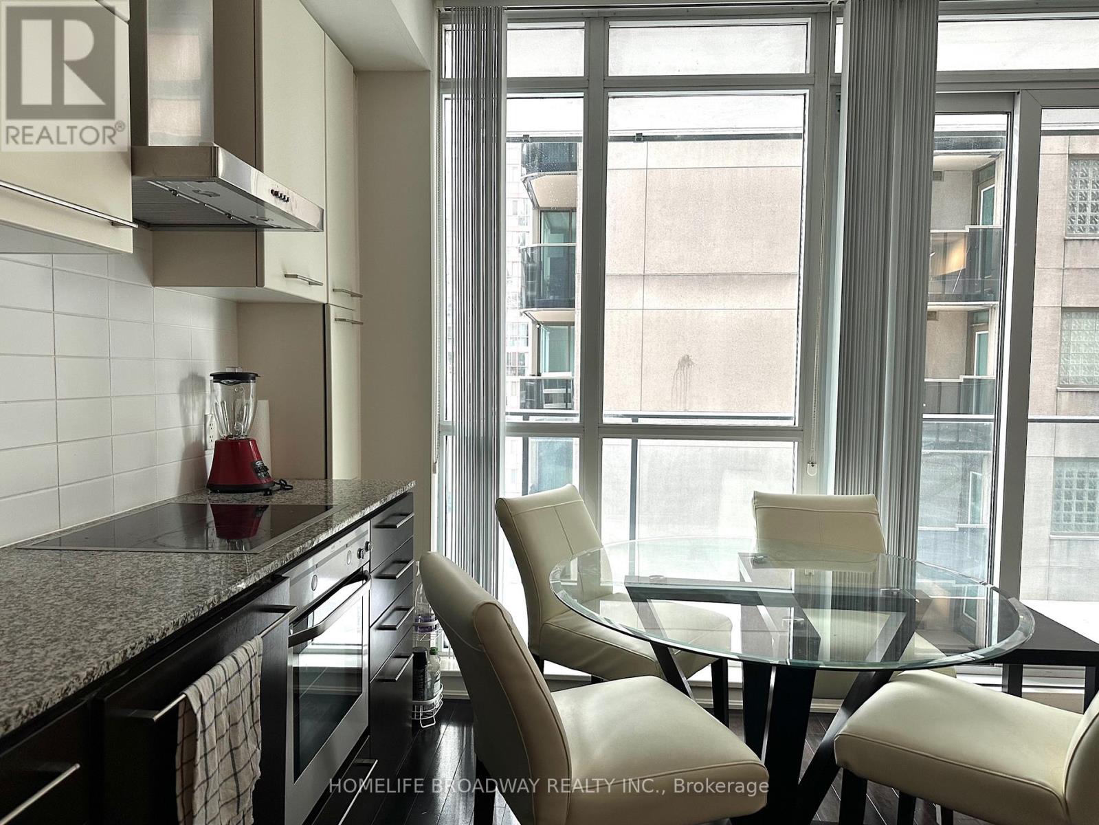 907 - 770 Bay Street, Toronto, Ontario  M5G 0A6 - Photo 2 - C12651618