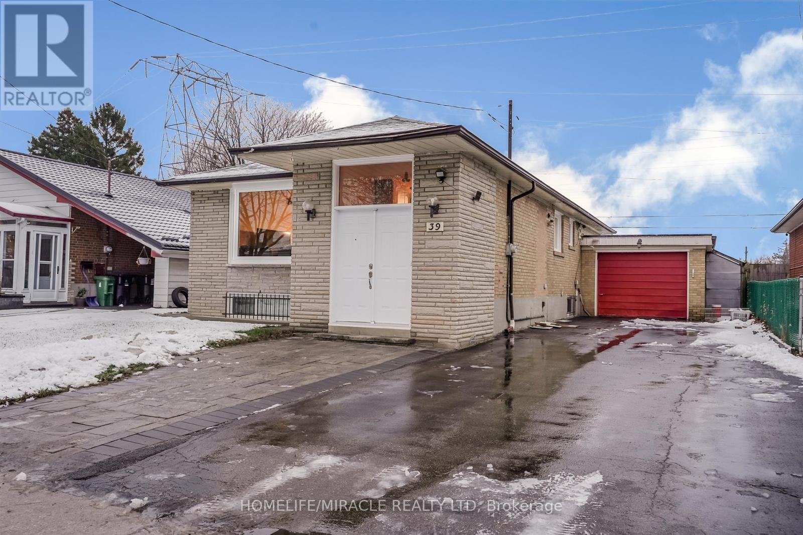 39 CHANCELLOR DRIVE, Toronto, Ontario