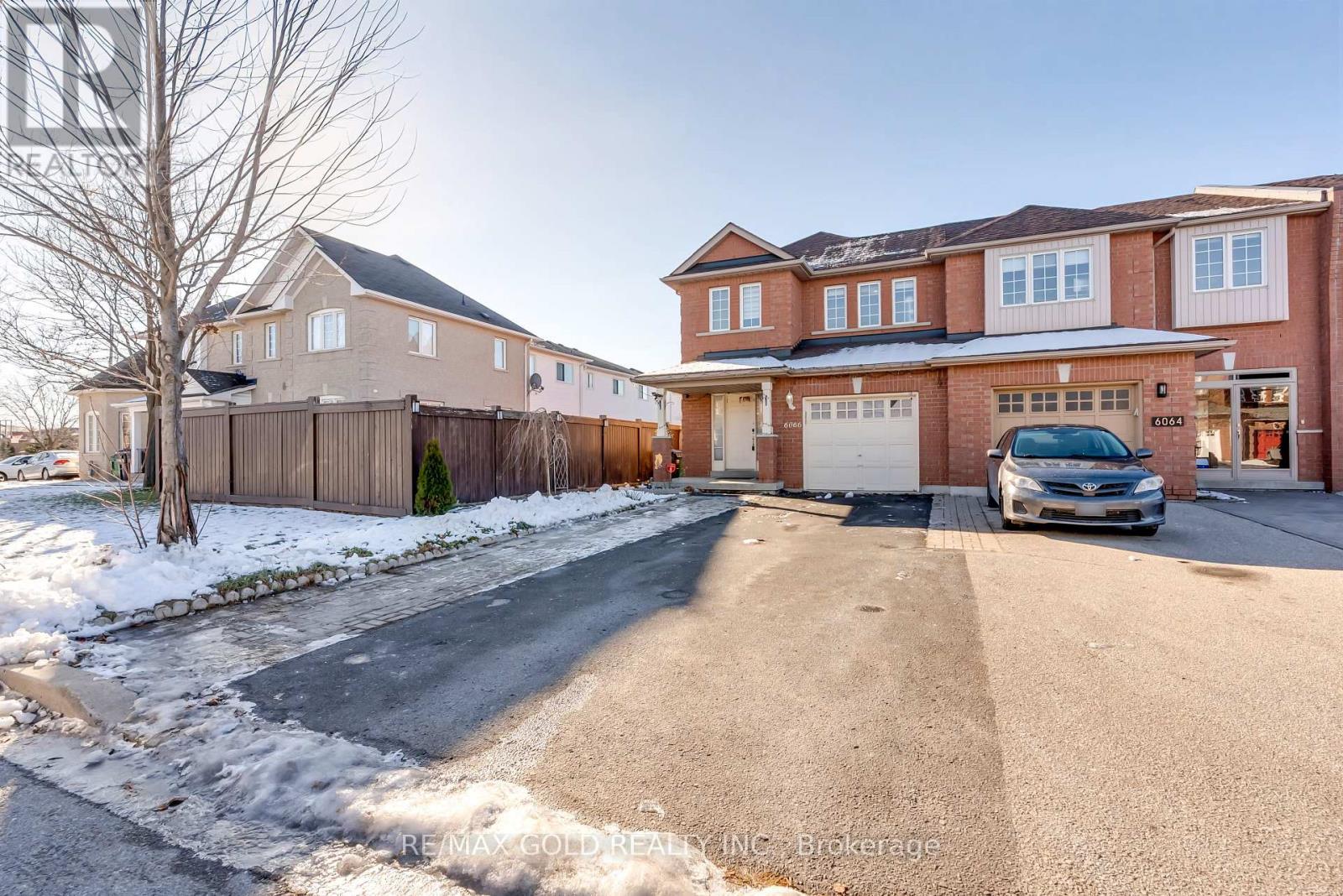 6066 Coxswain Crescent, Mississauga (East Credit), Ontario  L5V 2Z9 - Photo 2 - W12651560