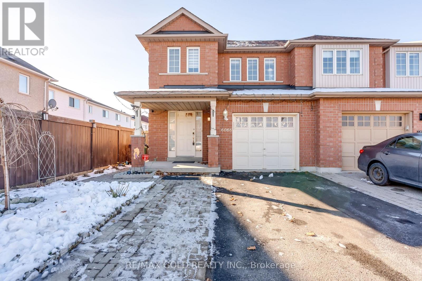 6066 Coxswain Crescent, Mississauga (East Credit), Ontario  L5V 2Z9 - Photo 3 - W12651560