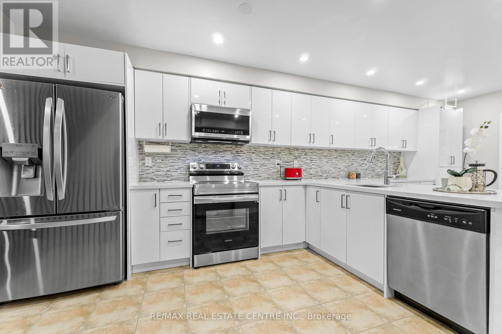 10 Shiraz Drive, Brampton (Sandringham-Wellington), Ontario  L6R 0W7 - Photo 18 - W12651572