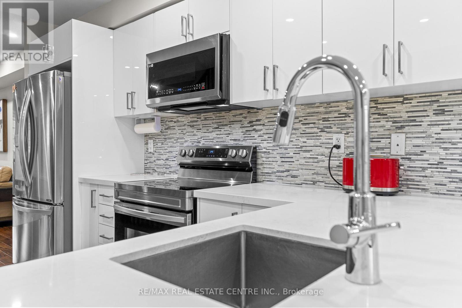 10 Shiraz Drive, Brampton (Sandringham-Wellington), Ontario  L6R 0W7 - Photo 19 - W12651572