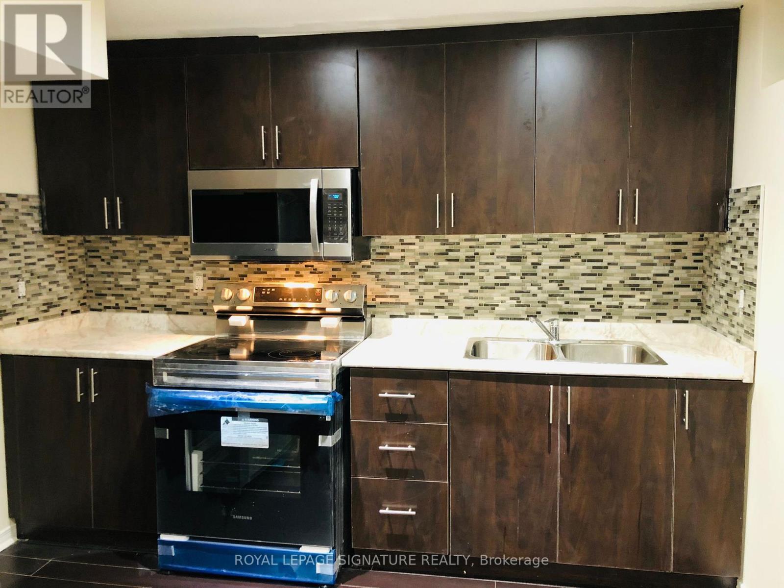 2 - 143 Crystal Glen Crescent, Brampton (Credit Valley), Ontario  L6X 0K6 - Photo 2 - W12651586