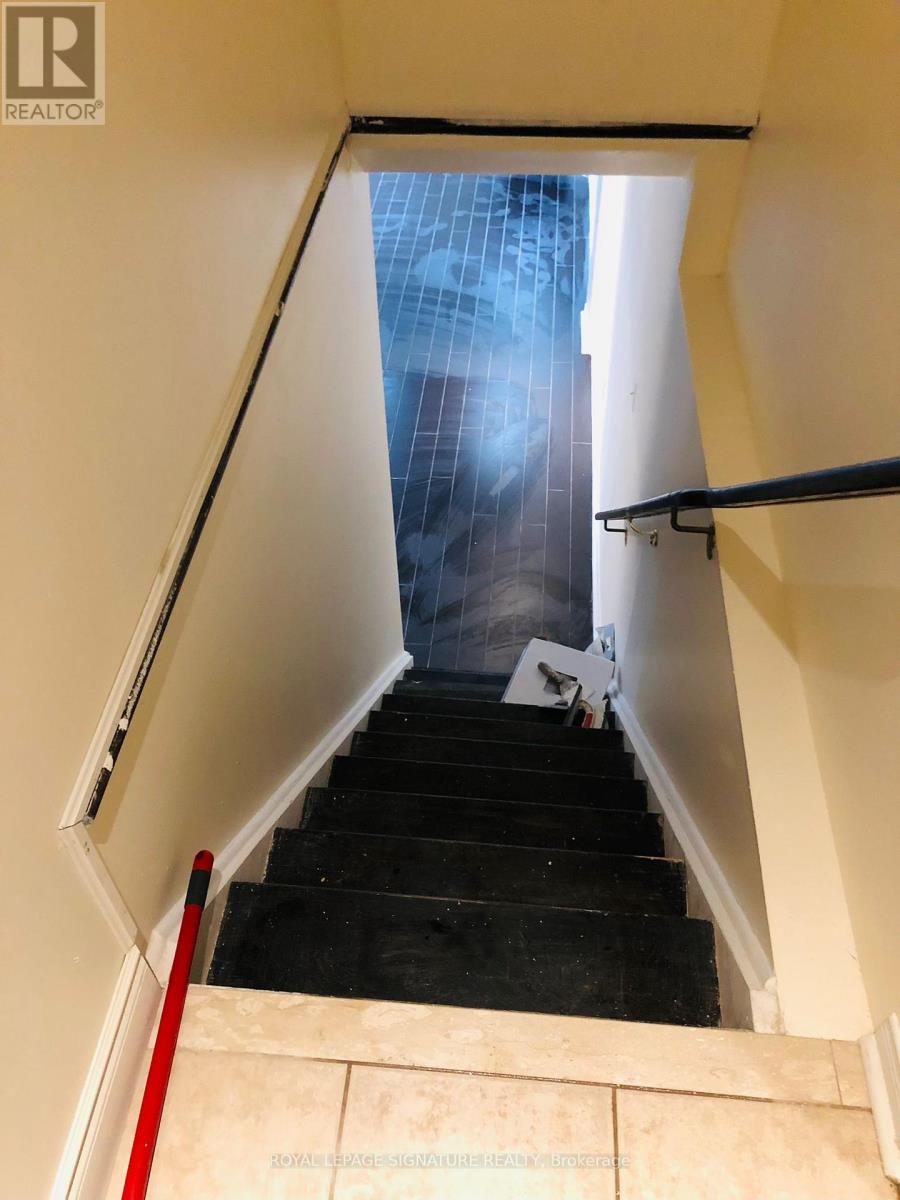 2 - 143 Crystal Glen Crescent, Brampton (Credit Valley), Ontario  L6X 0K6 - Photo 8 - W12651586