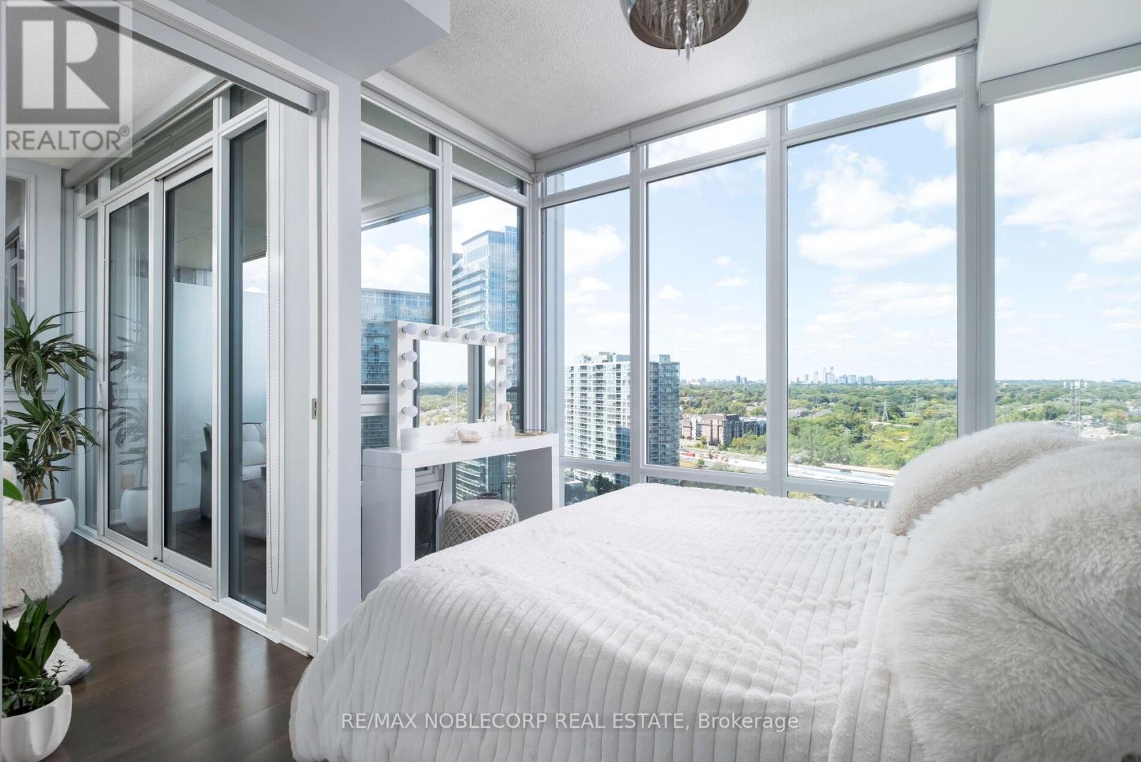 2212 - 88 Park Lawn Road, Toronto (Mimico), Ontario  M8Y 0B5 - Photo 14 - W12651602