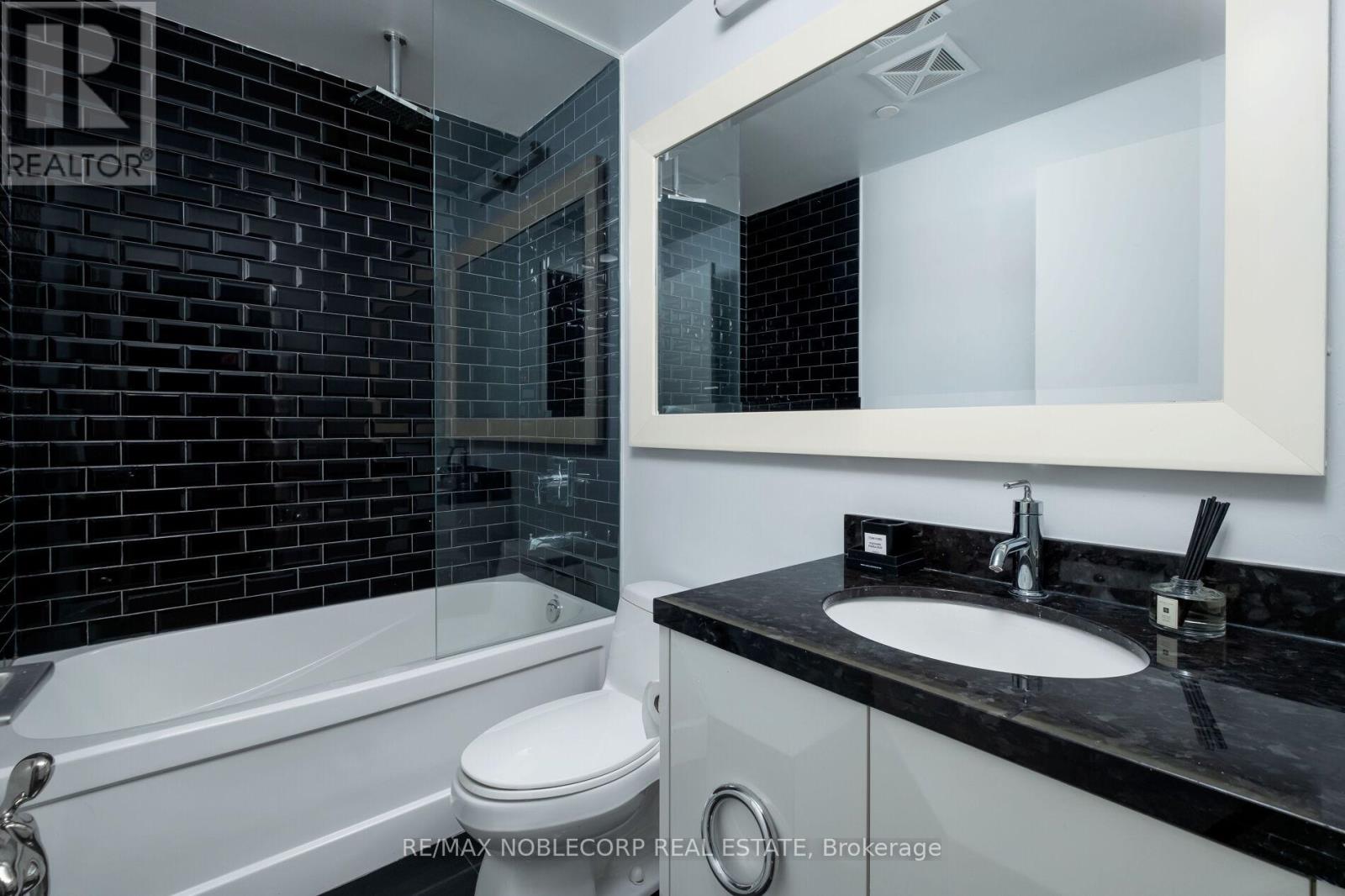 2212 - 88 Park Lawn Road, Toronto (Mimico), Ontario  M8Y 0B5 - Photo 20 - W12651602