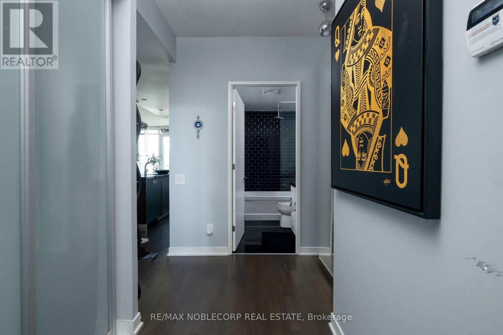 2212 - 88 Park Lawn Road, Toronto (Mimico), Ontario  M8Y 0B5 - Photo 4 - W12651602