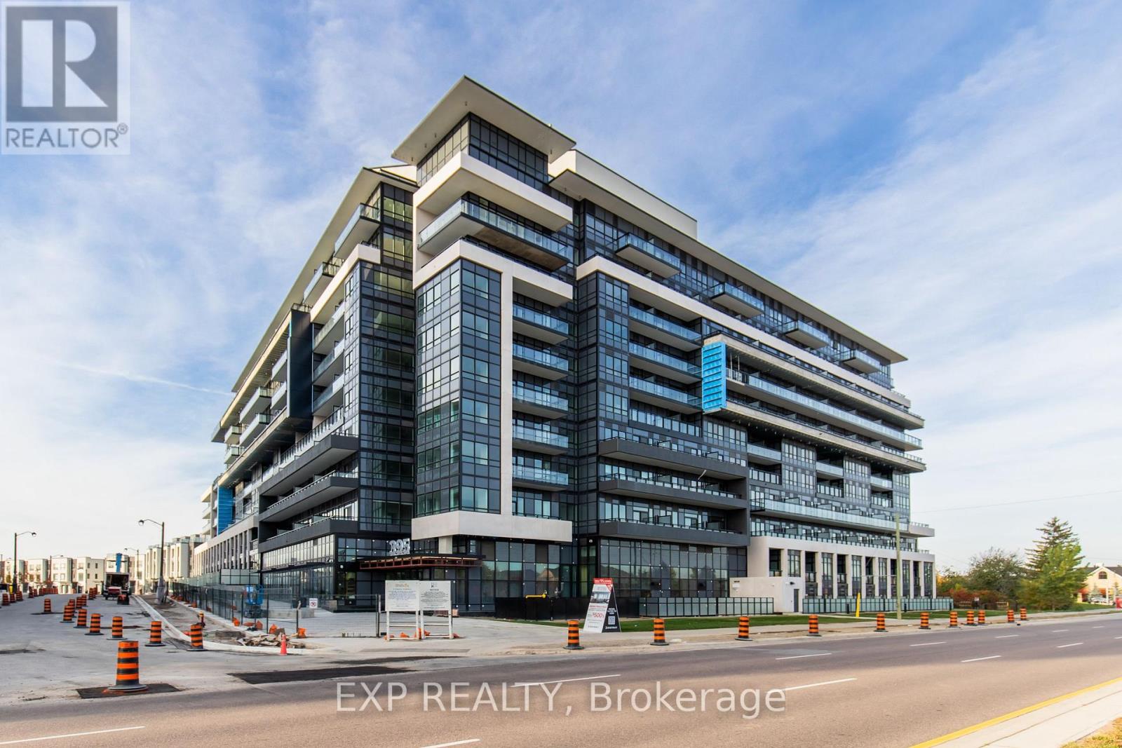 224 - 395 Dundas Street West Street, Oakville (Go Glenorchy), Ontario  L6M 4M2 - Photo 2 - W12651636