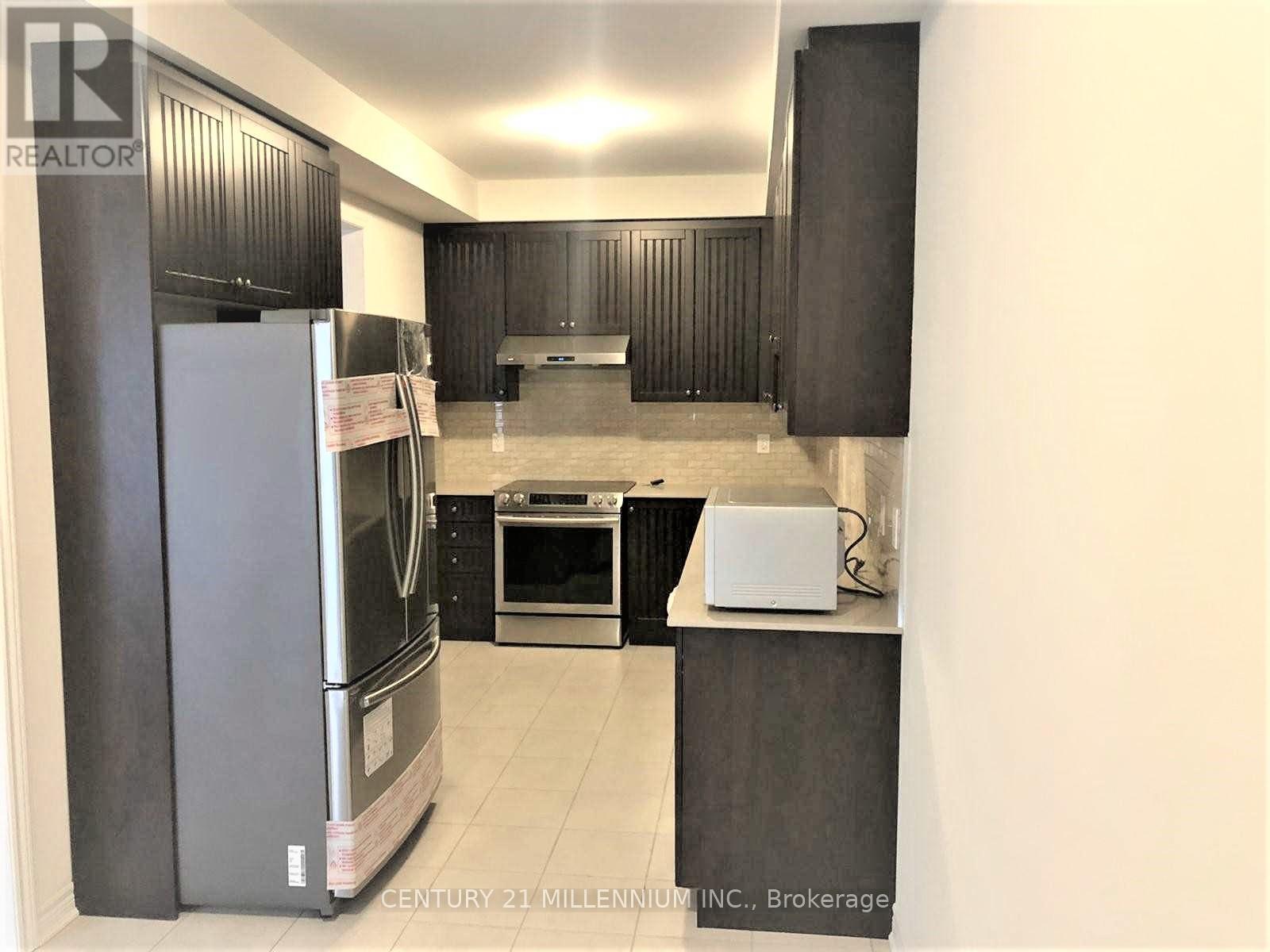 72 Palace Street, Thorold (Thorold Downtown), Ontario  L2V 0J6 - Photo 3 - X12651576