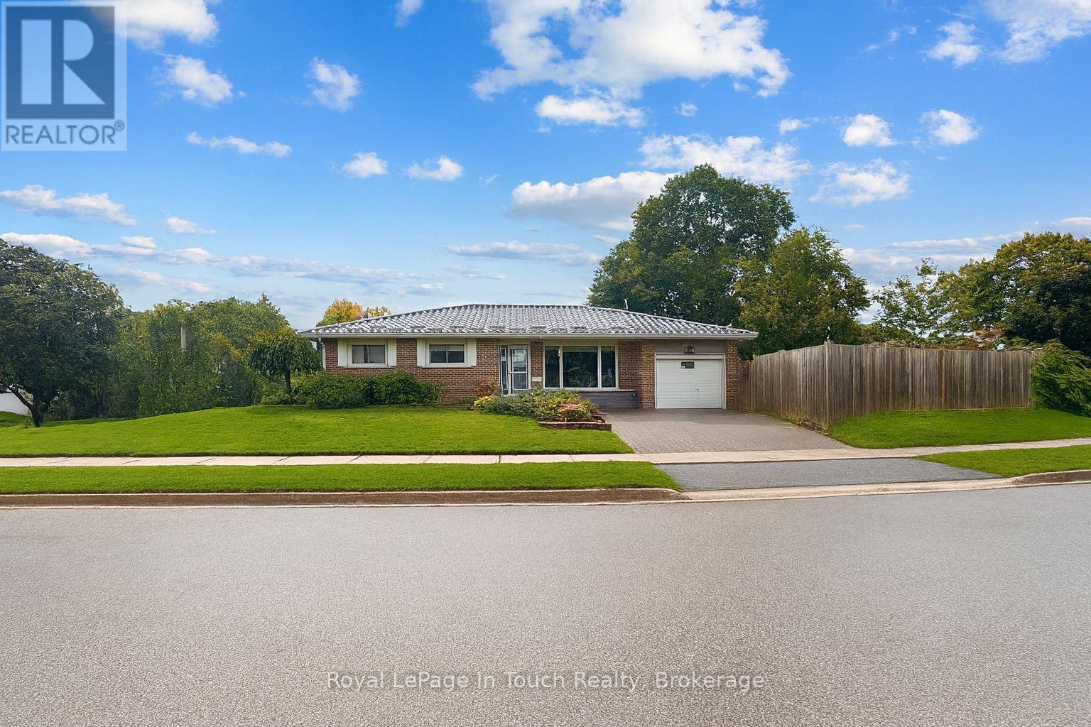 958 MONTREAL STREET, Midland, Ontario