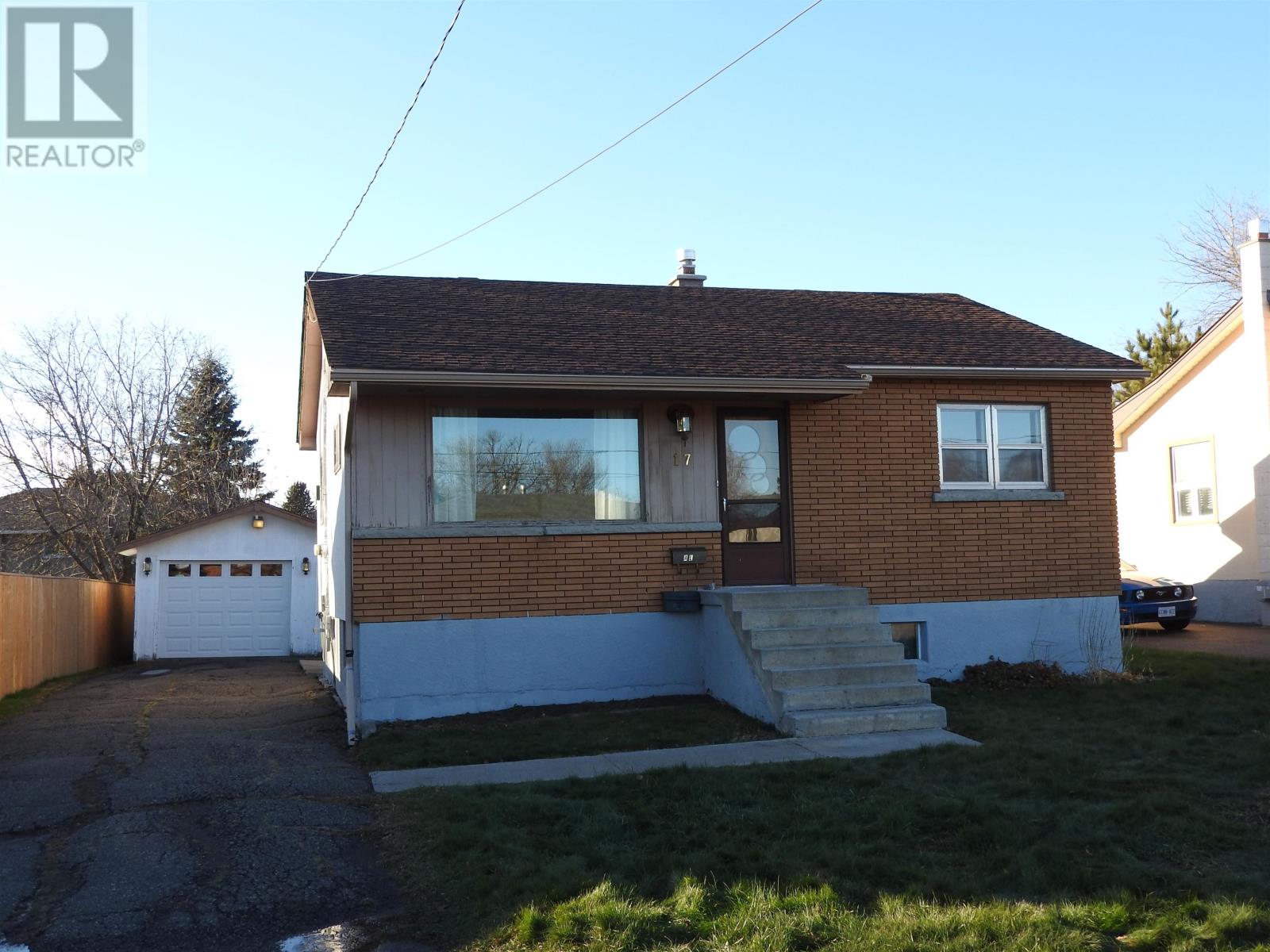17 Penfold St, Thunder Bay, Ontario  P7A 3J6 - Photo 2 - TB253537