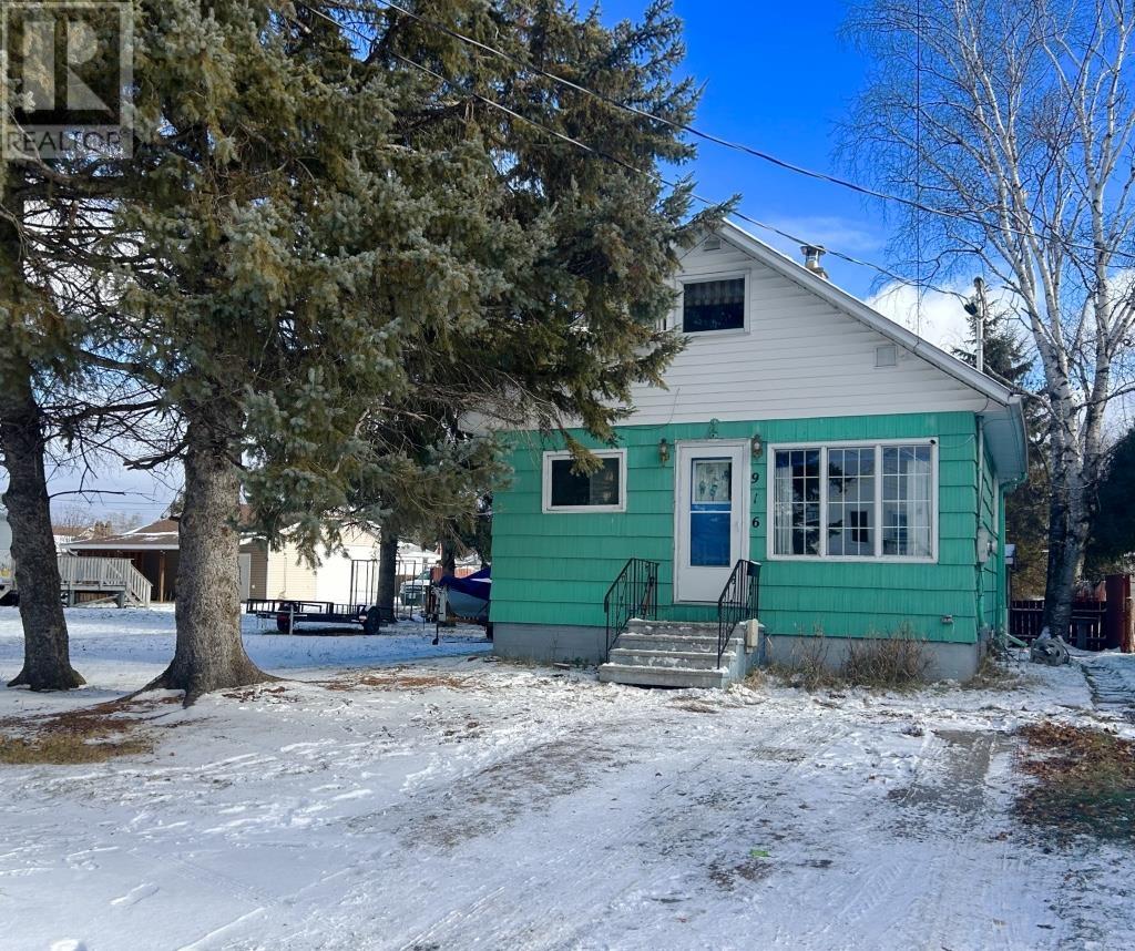 916-918 Victoria Avenue N, Fort Frances, Ontario  P9A 2E5 - Photo 1 - TB253576