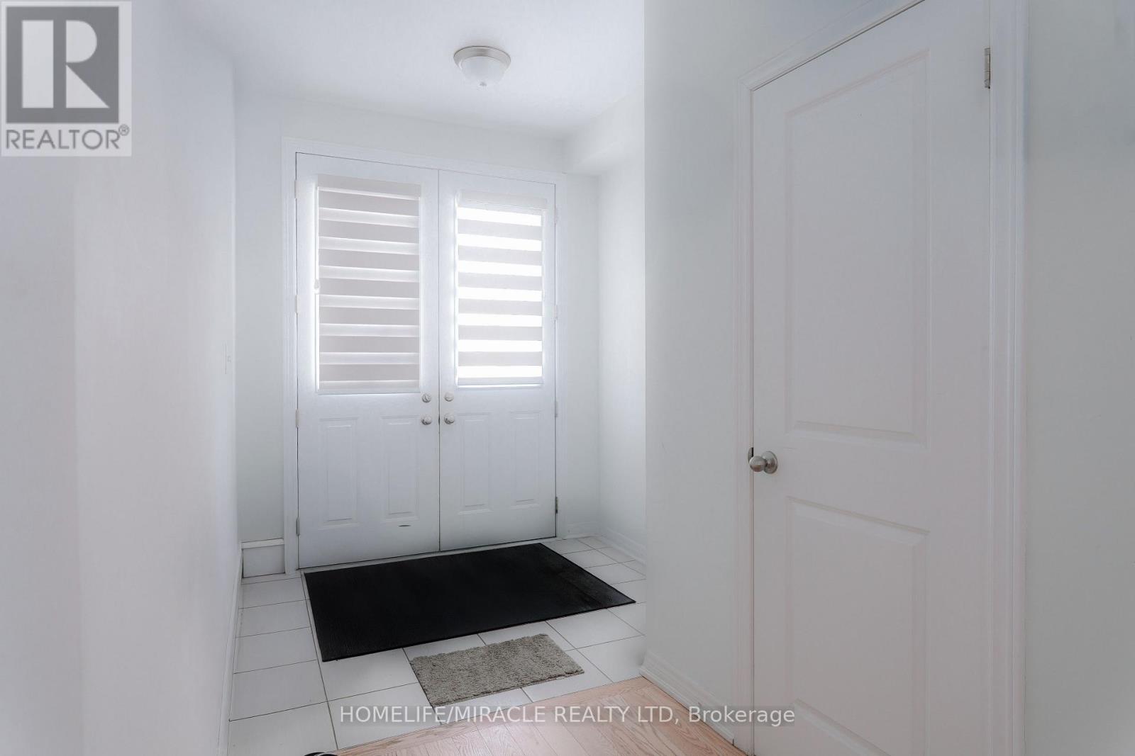 Upper - 3 Bushwood Trail, Brampton, Ontario  L7A 5J7 - Photo 2 - W12650696