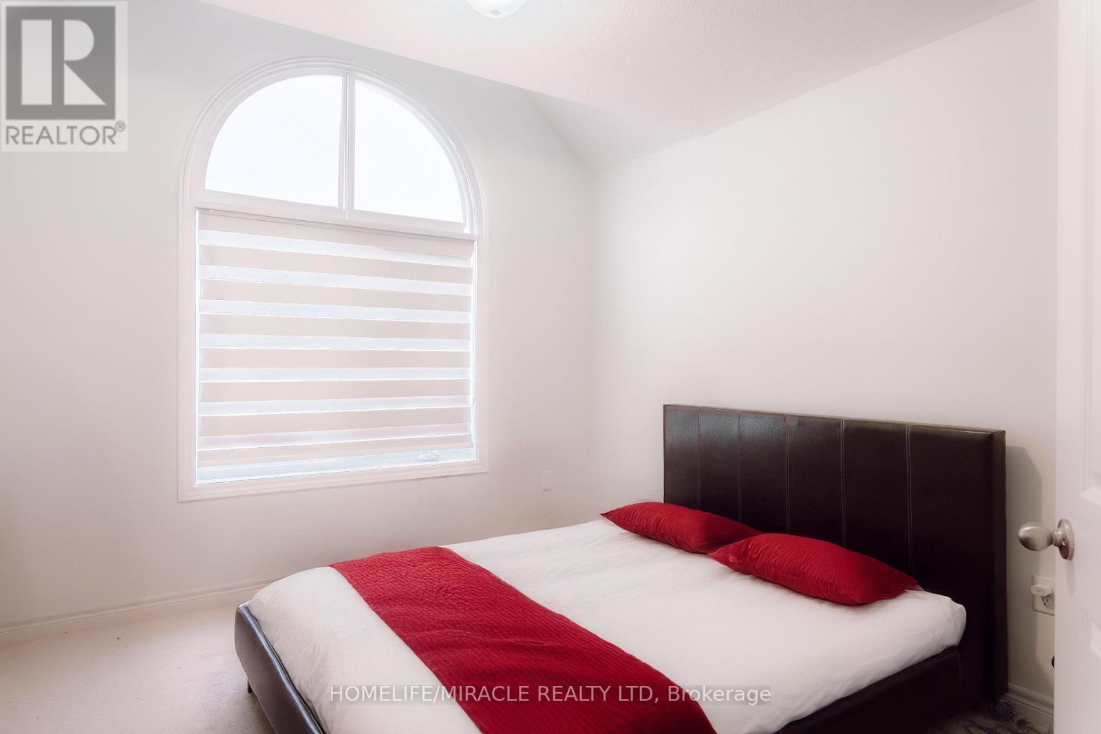 Upper - 3 Bushwood Trail, Brampton, Ontario  L7A 5J7 - Photo 10 - W12650696